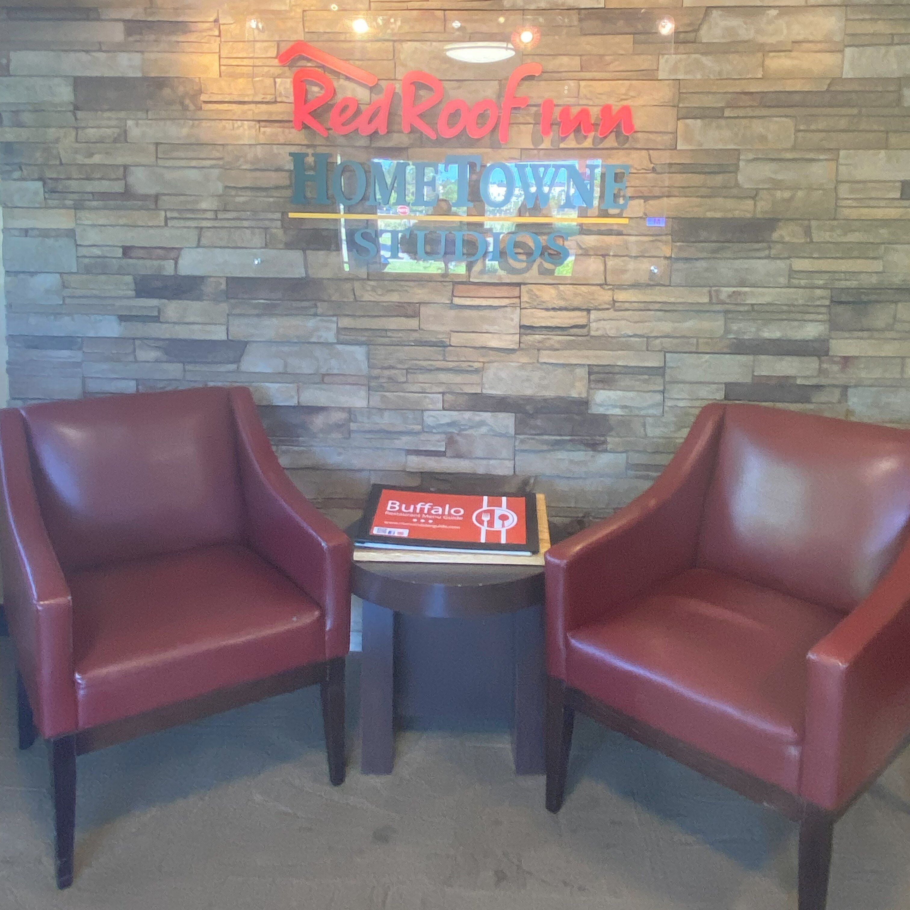 HomeTowne Studios by Red Roof Buffalo - Niagara Airport