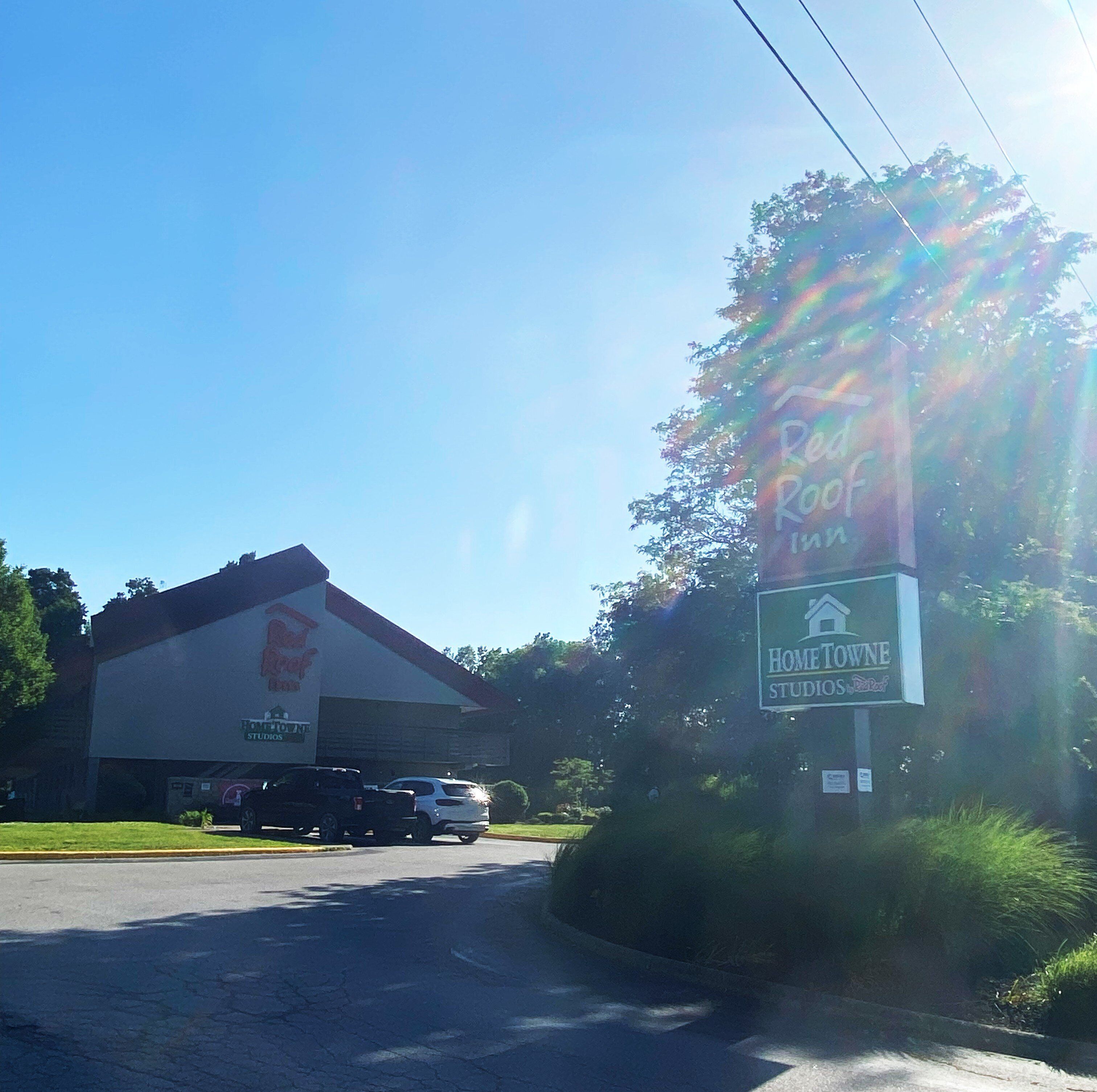 HomeTowne Studios by Red Roof Buffalo - Niagara Airport