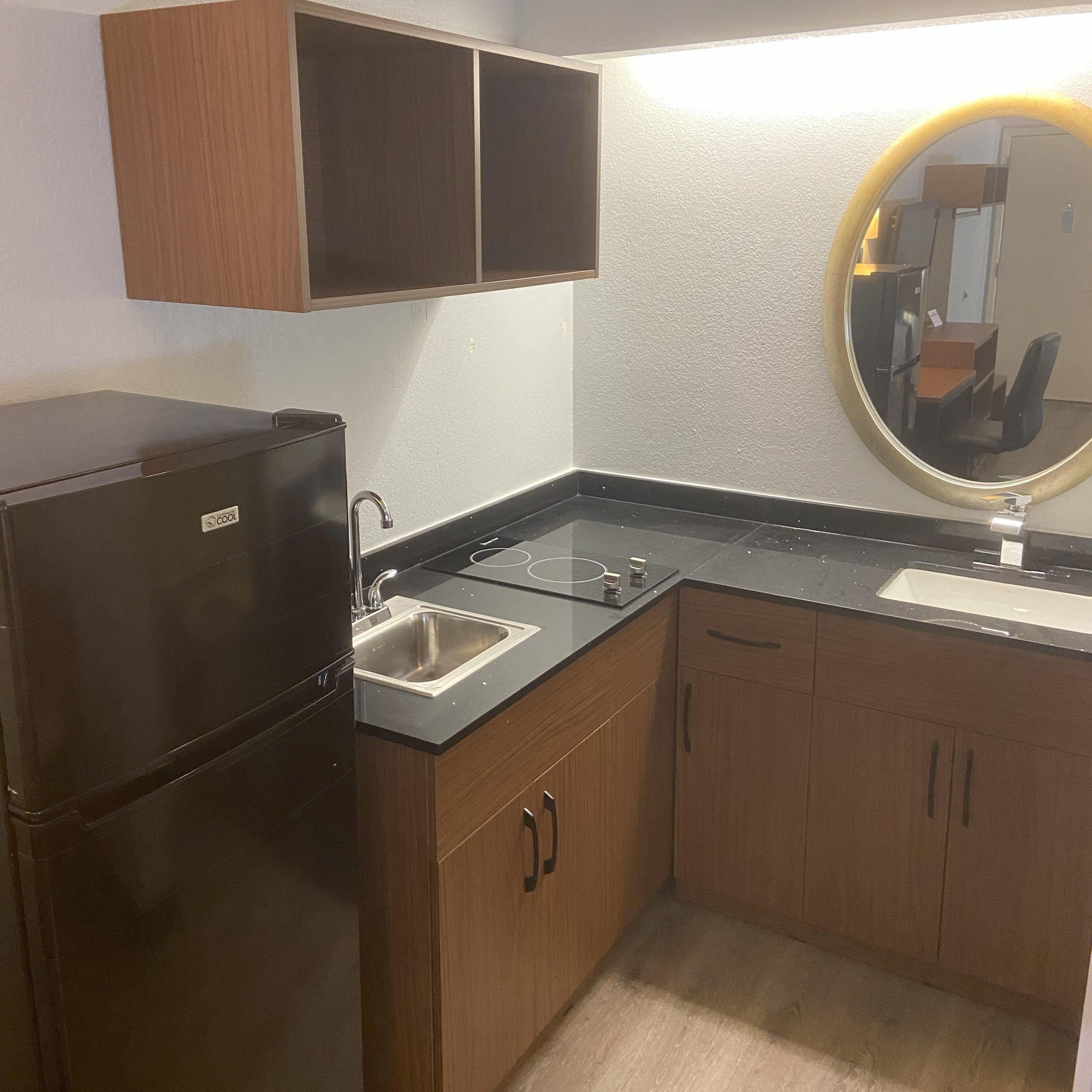 HomeTowne Studios by Red Roof Buffalo - Niagara Airport