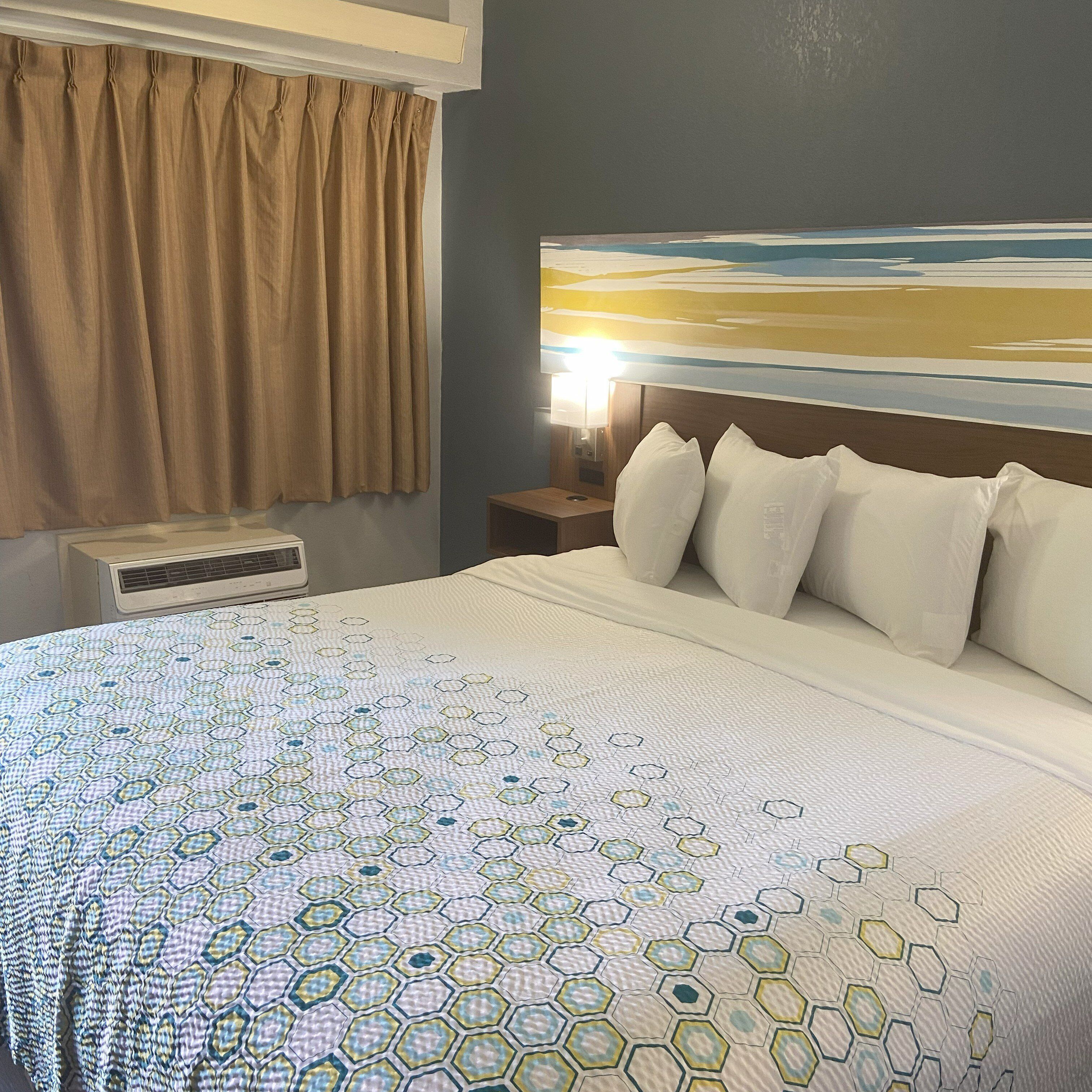 HomeTowne Studios by Red Roof Buffalo - Niagara Airport