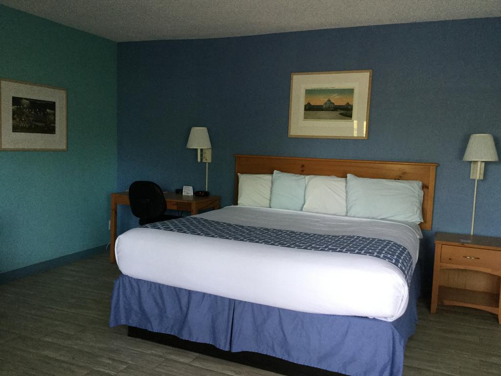 Econo Lodge South