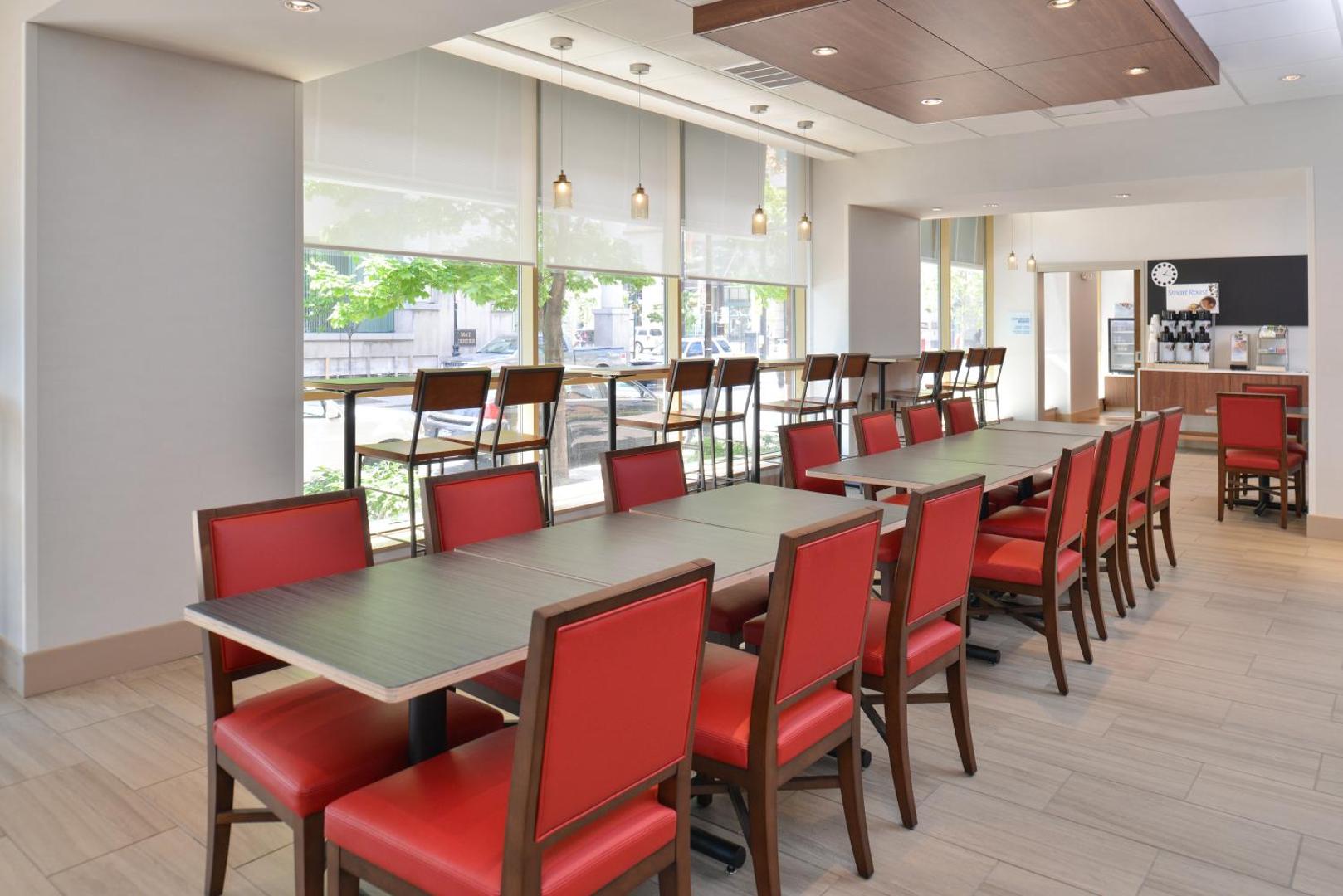 Holiday Inn Express & Suites Buffalo Downtown