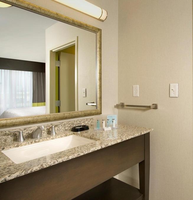 Hampton Inn & Suites Buffalo Airport