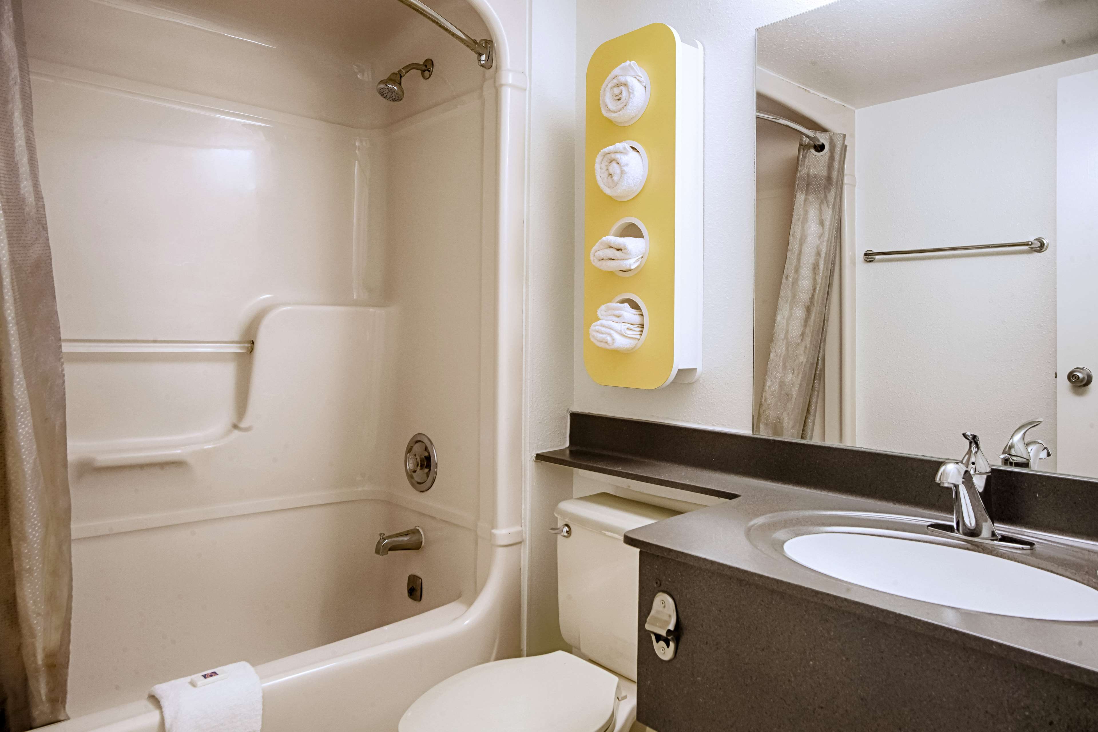 Motel 6 East Syracuse, NY - Airport