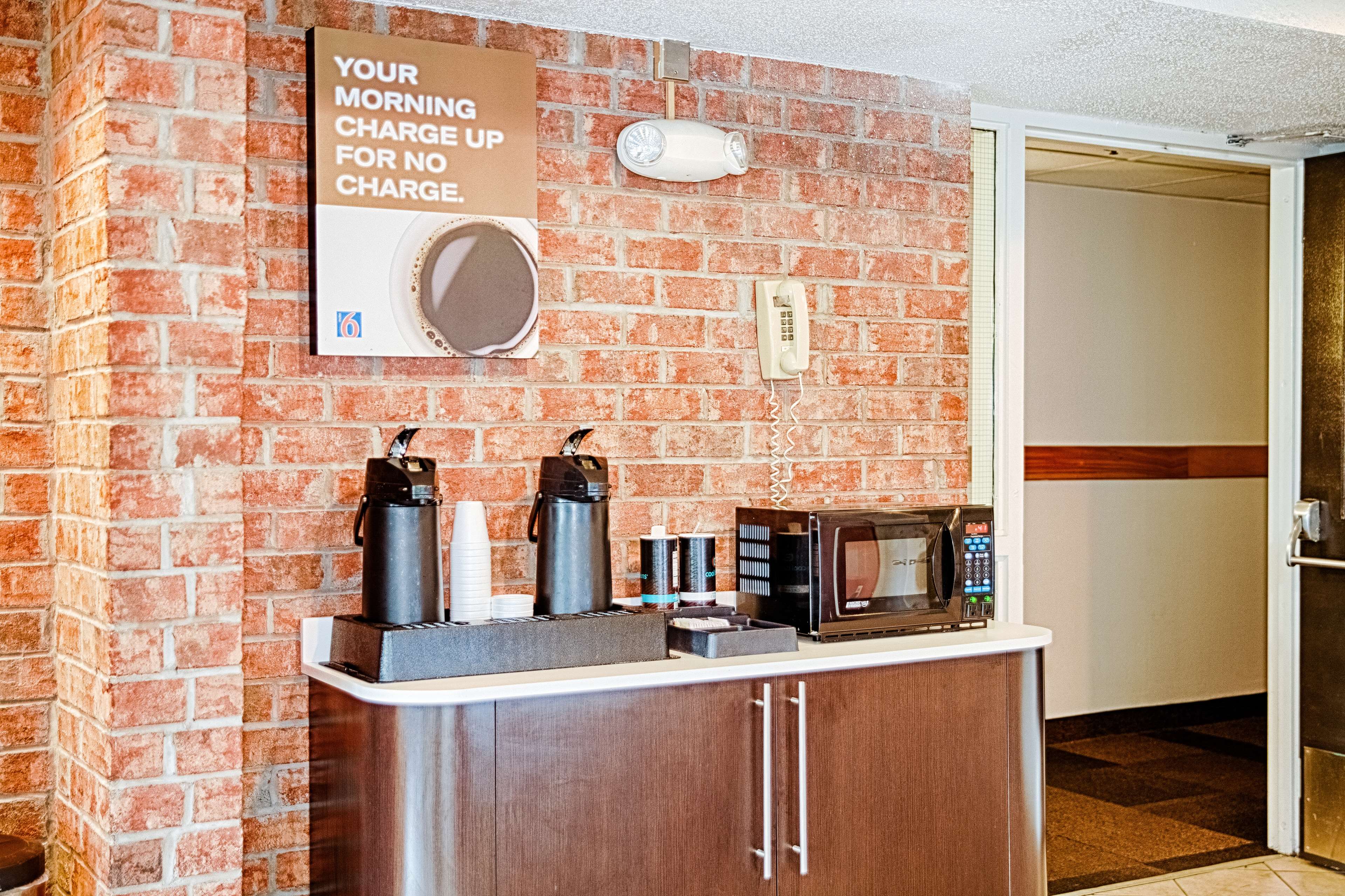 Motel 6 East Syracuse, NY - Airport