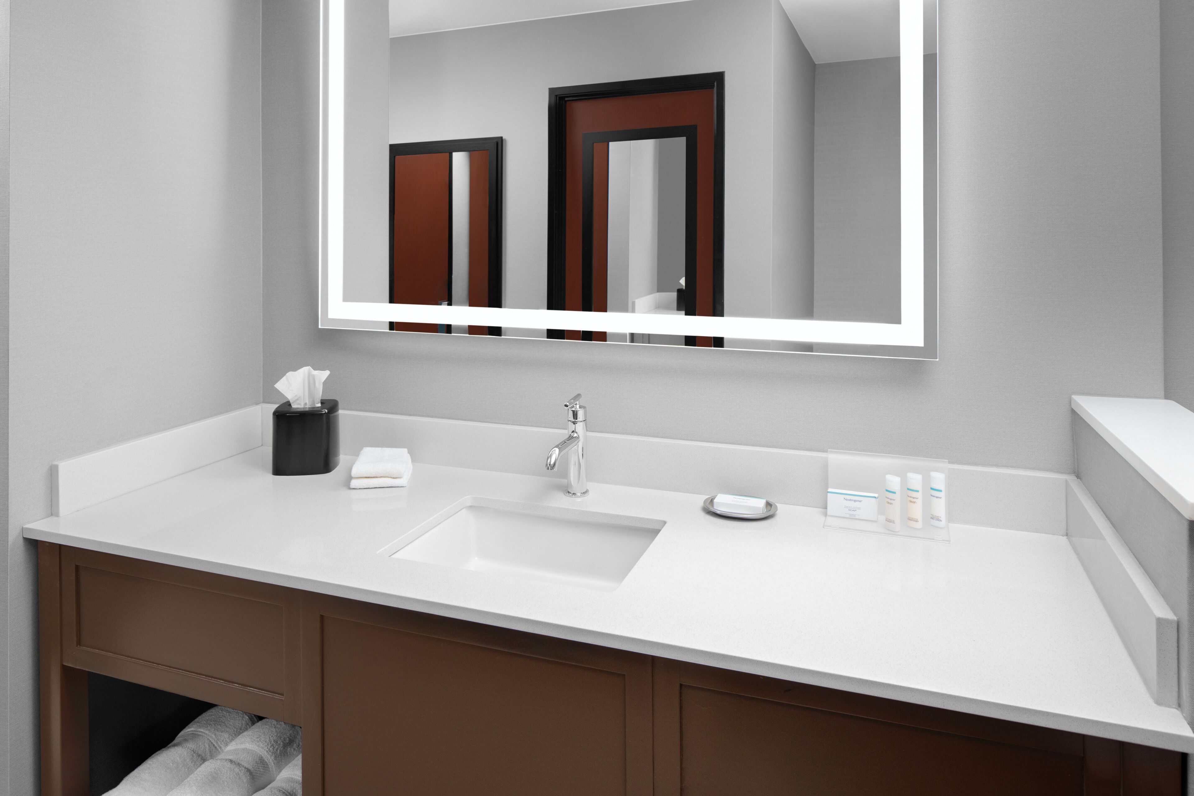 Hampton Inn & Suites by Hilton Long Island Farmingdale
