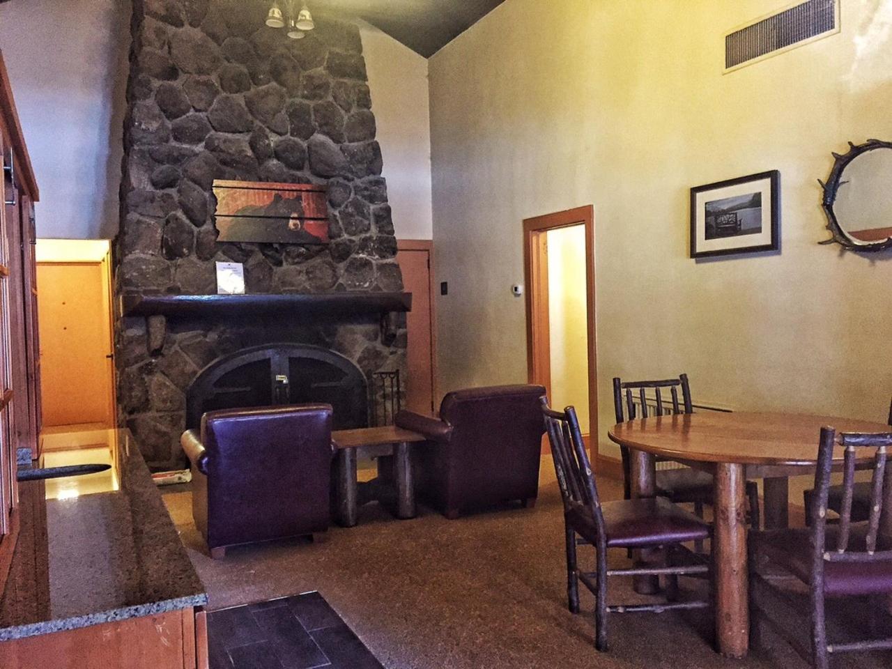 Bear Mountain Inn and Overlook Lodge