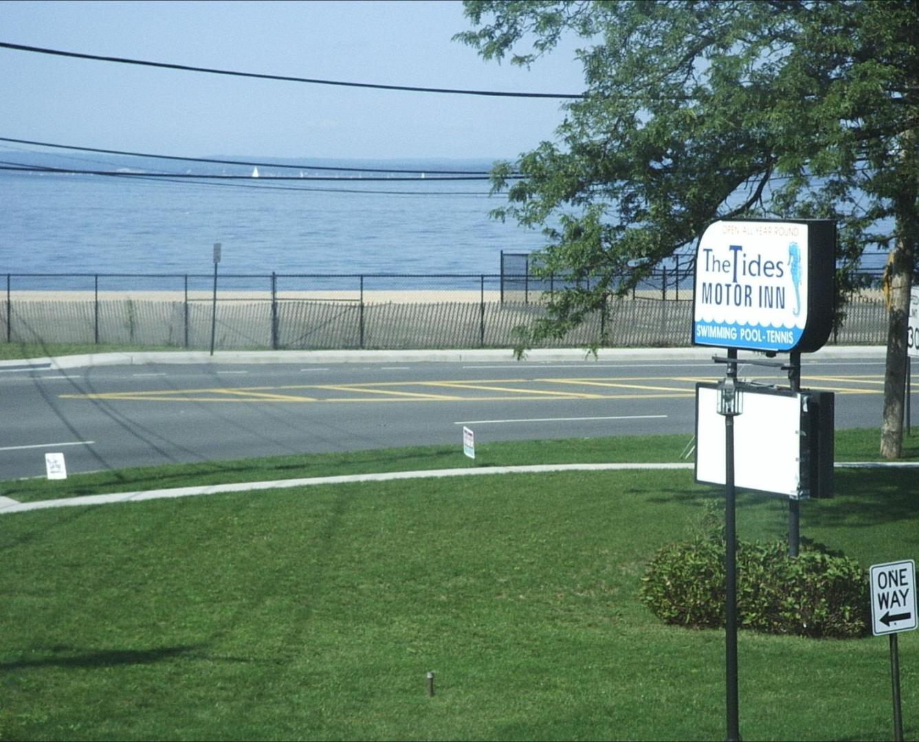 The Tides Motor Inn Stehli Beach
