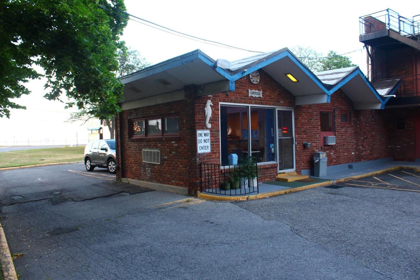 The Tides Motor Inn Stehli Beach