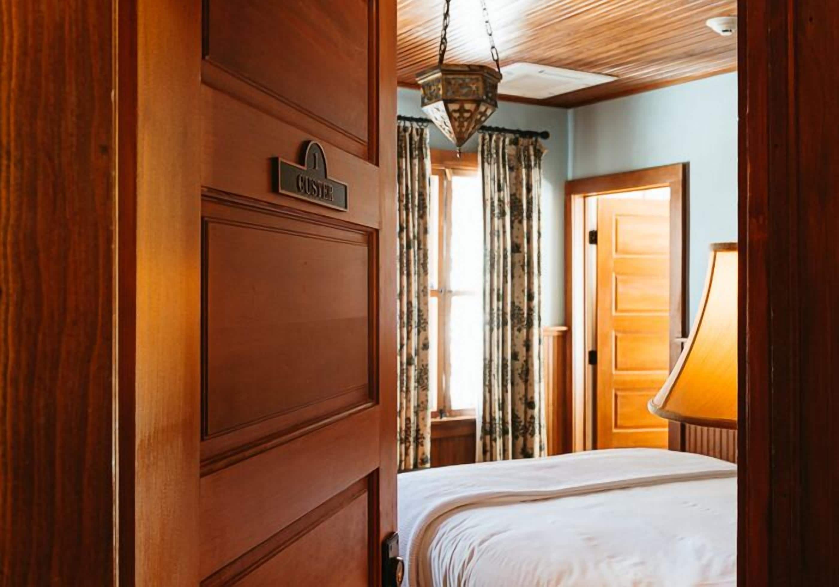 Deer Mountain Inn