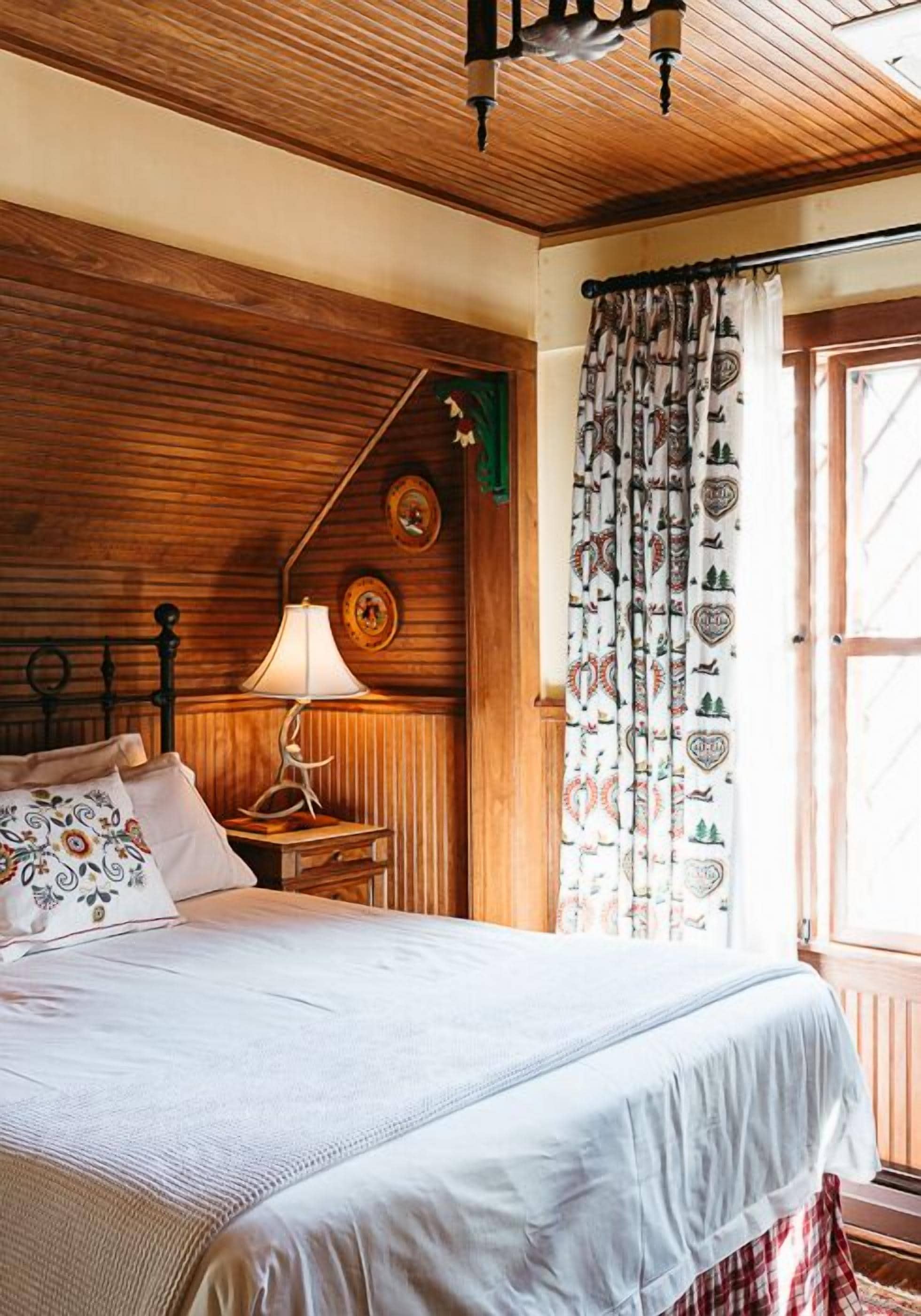 Deer Mountain Inn