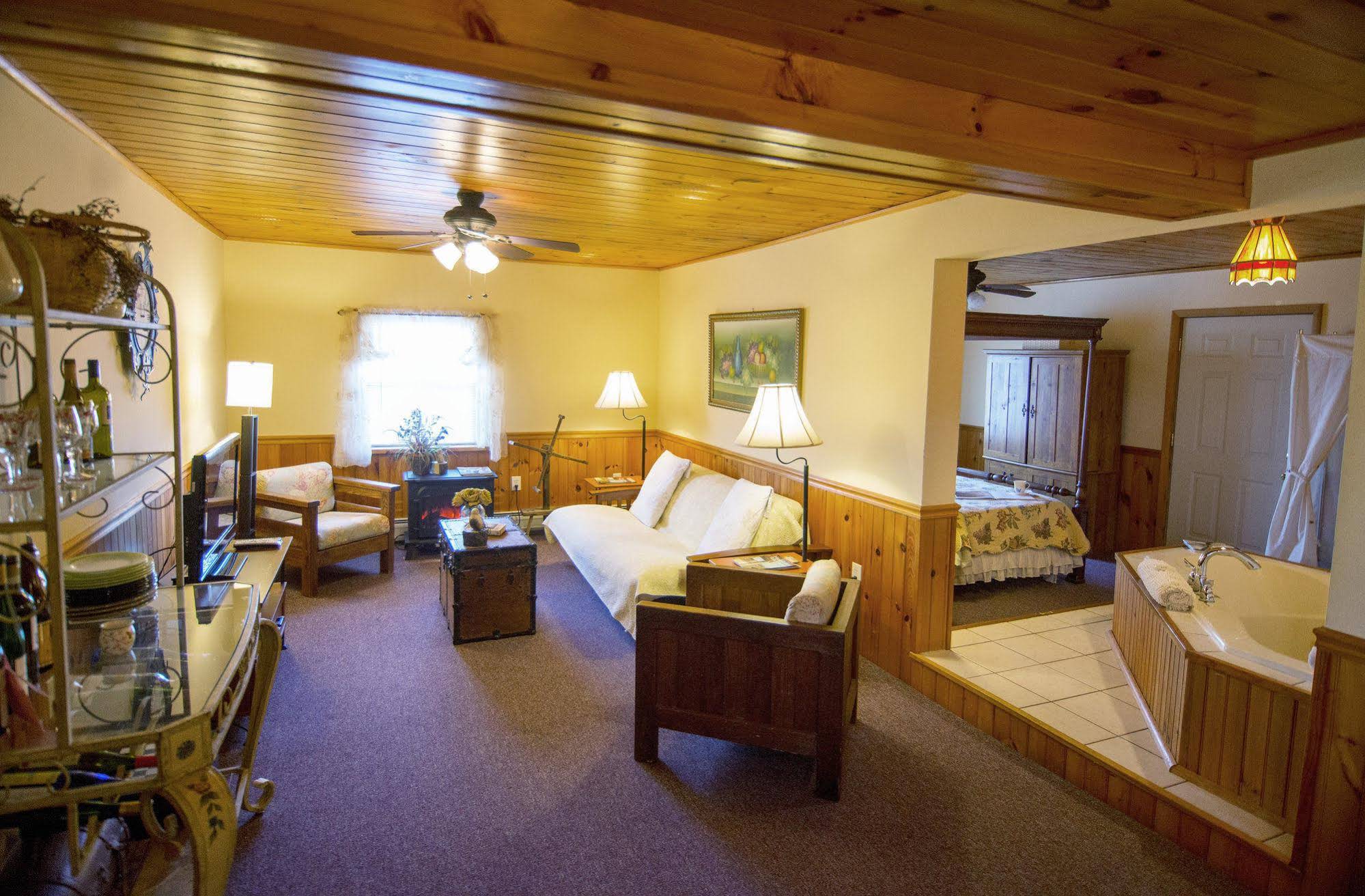 The Savannah House Wine Country Inn and Cottages