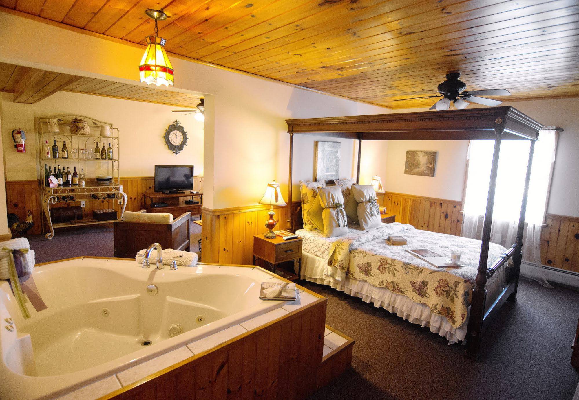 The Savannah House Wine Country Inn and Cottages