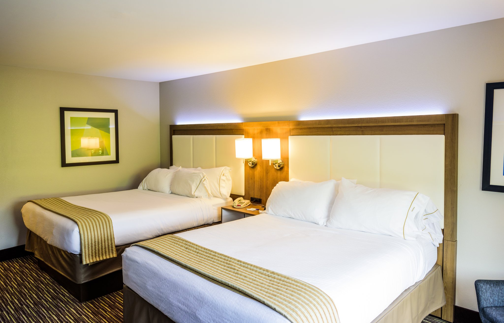 Holiday Inn Express & Suites Jamestown