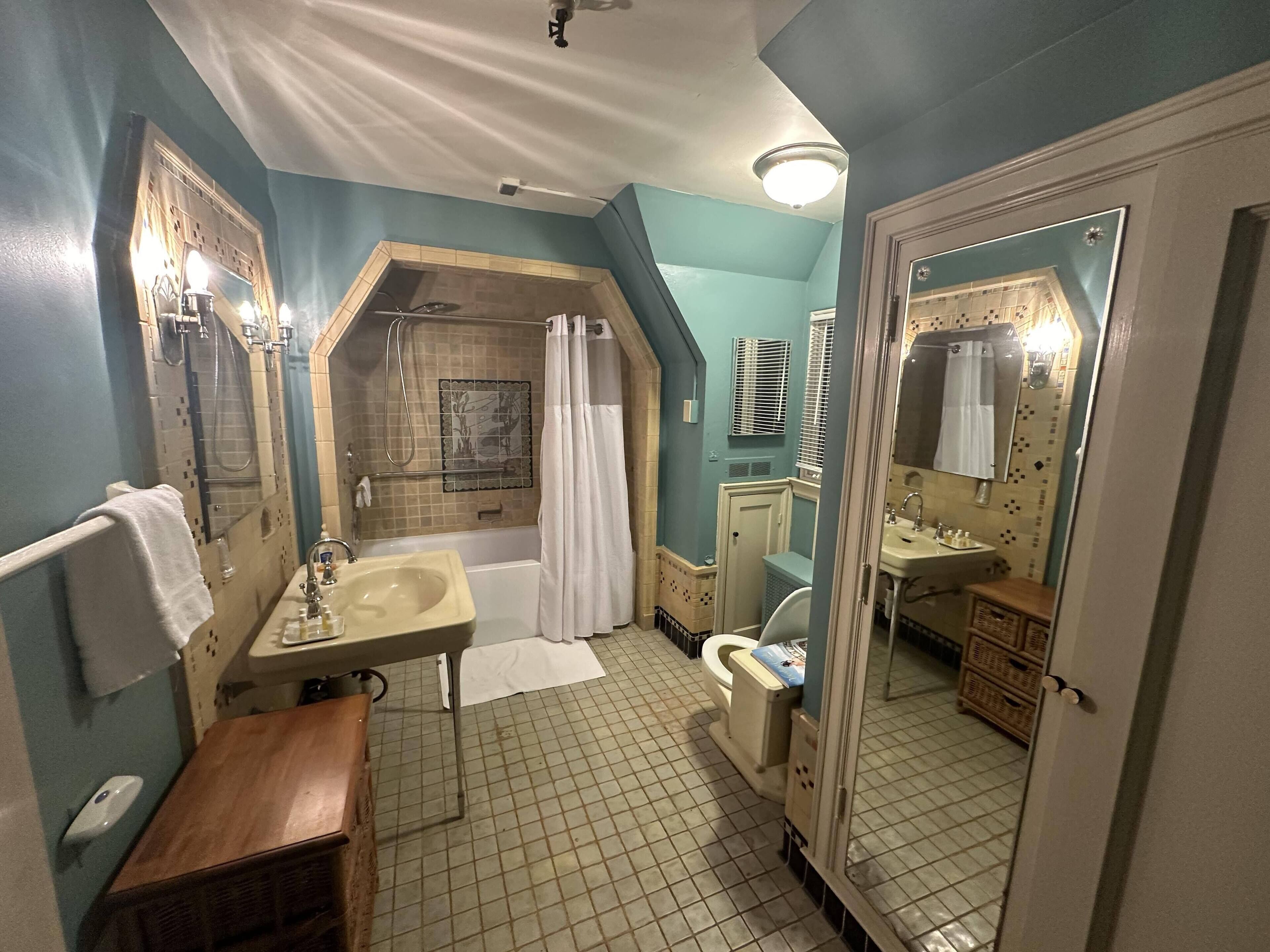 The Oaks B&B Hotel and Spiritual Center