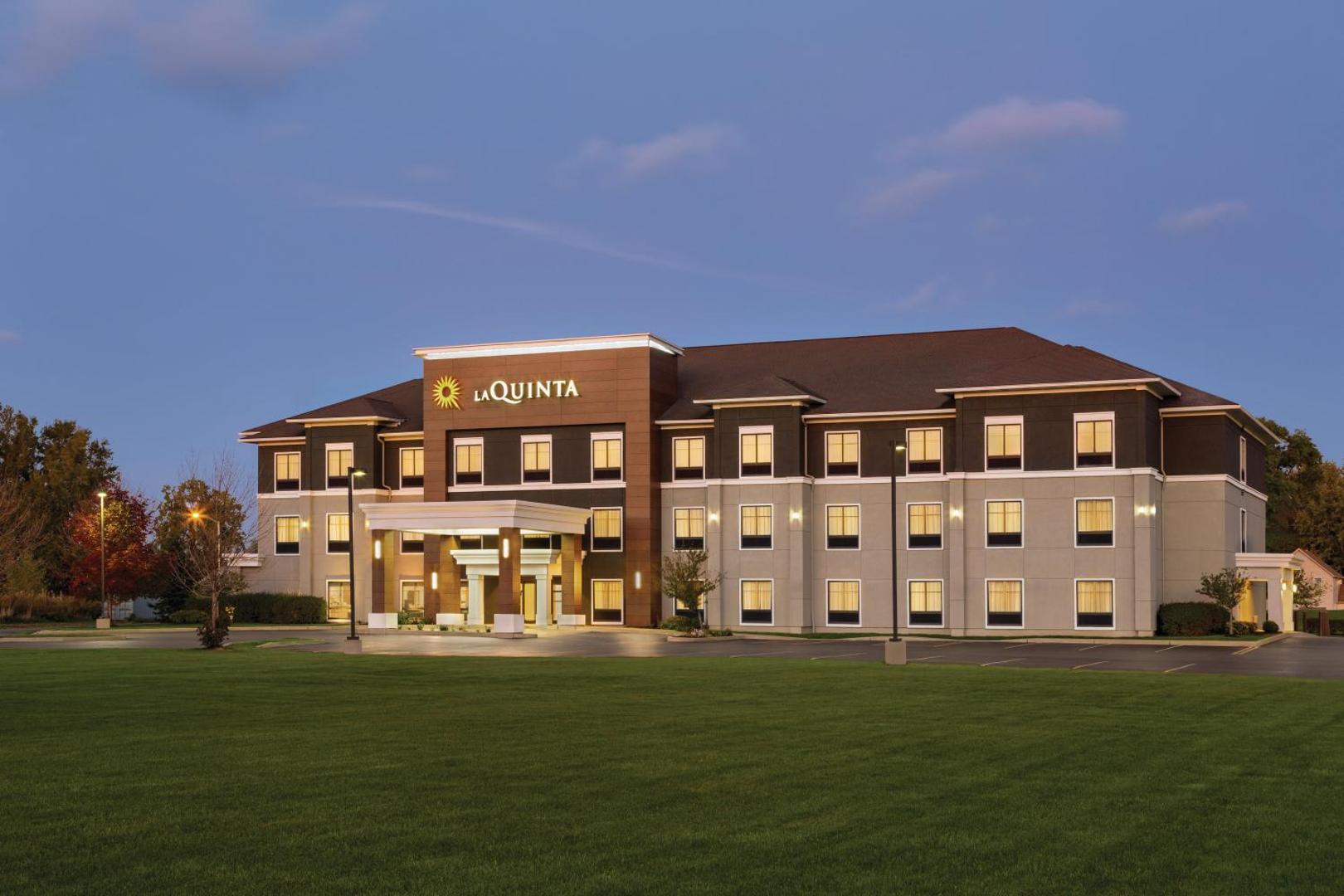 La Quinta Inn & Suites by Wyndham Lackawanna