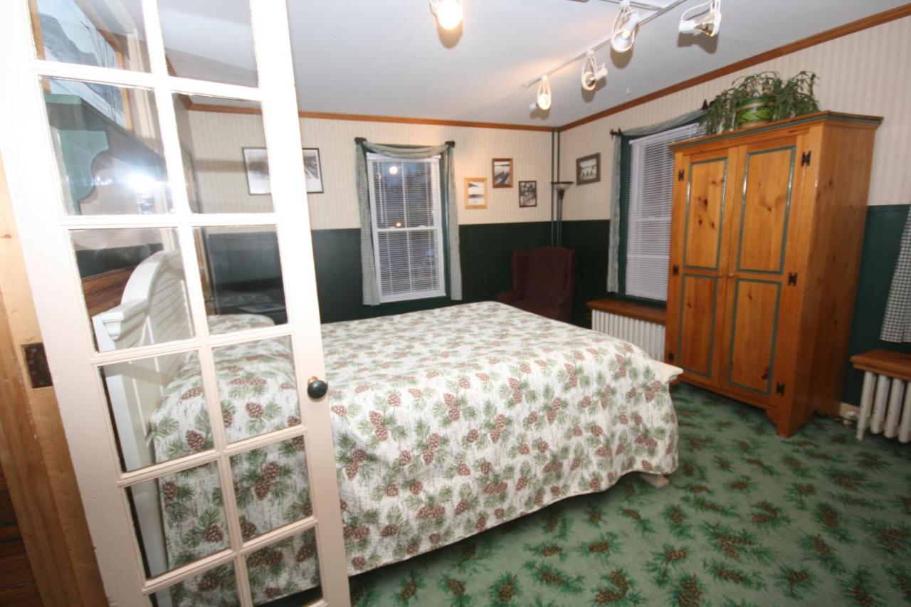 Spruce Lodge Bed & Breakfast & Guest Cottage