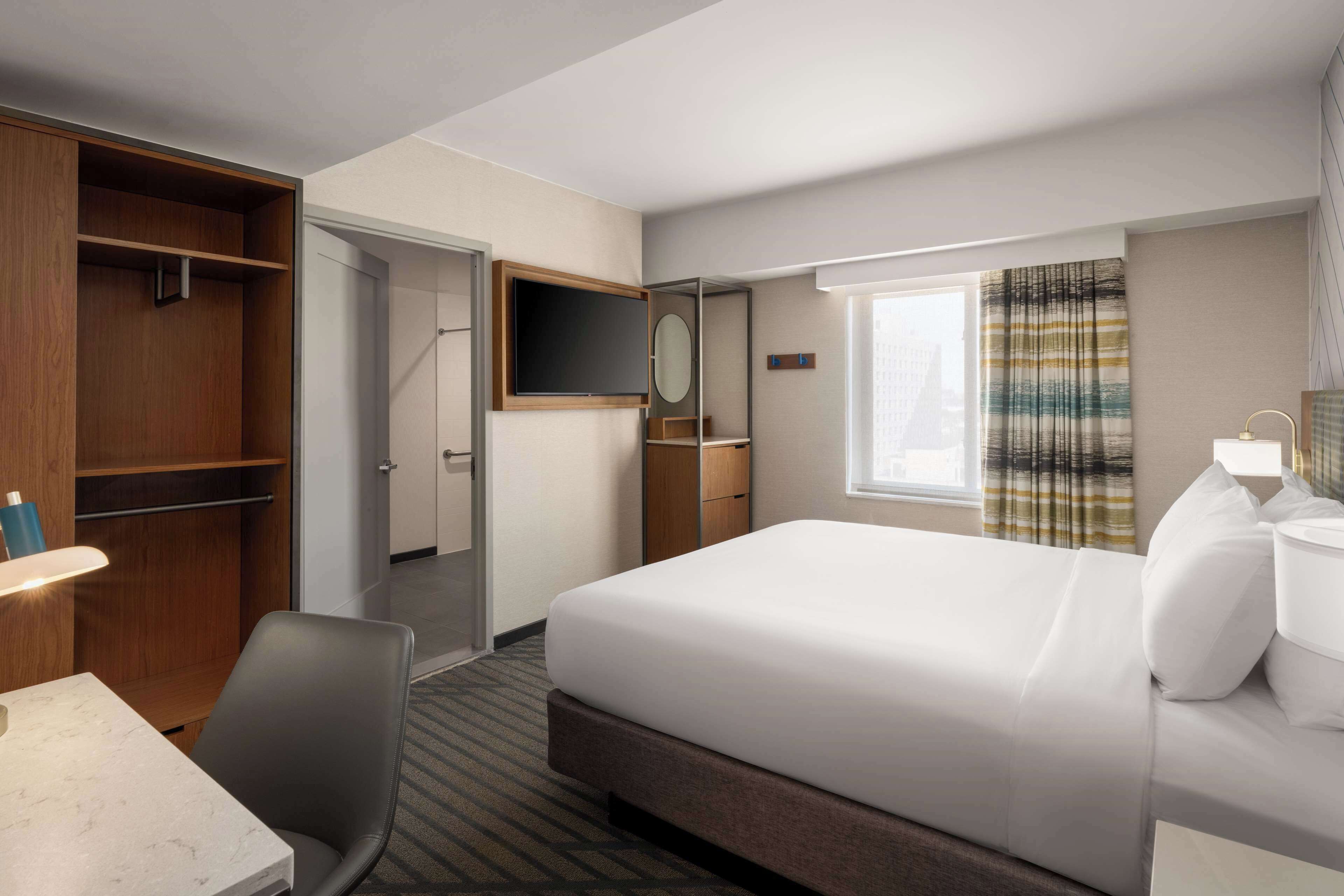 The Nedia, BW Signature Collection