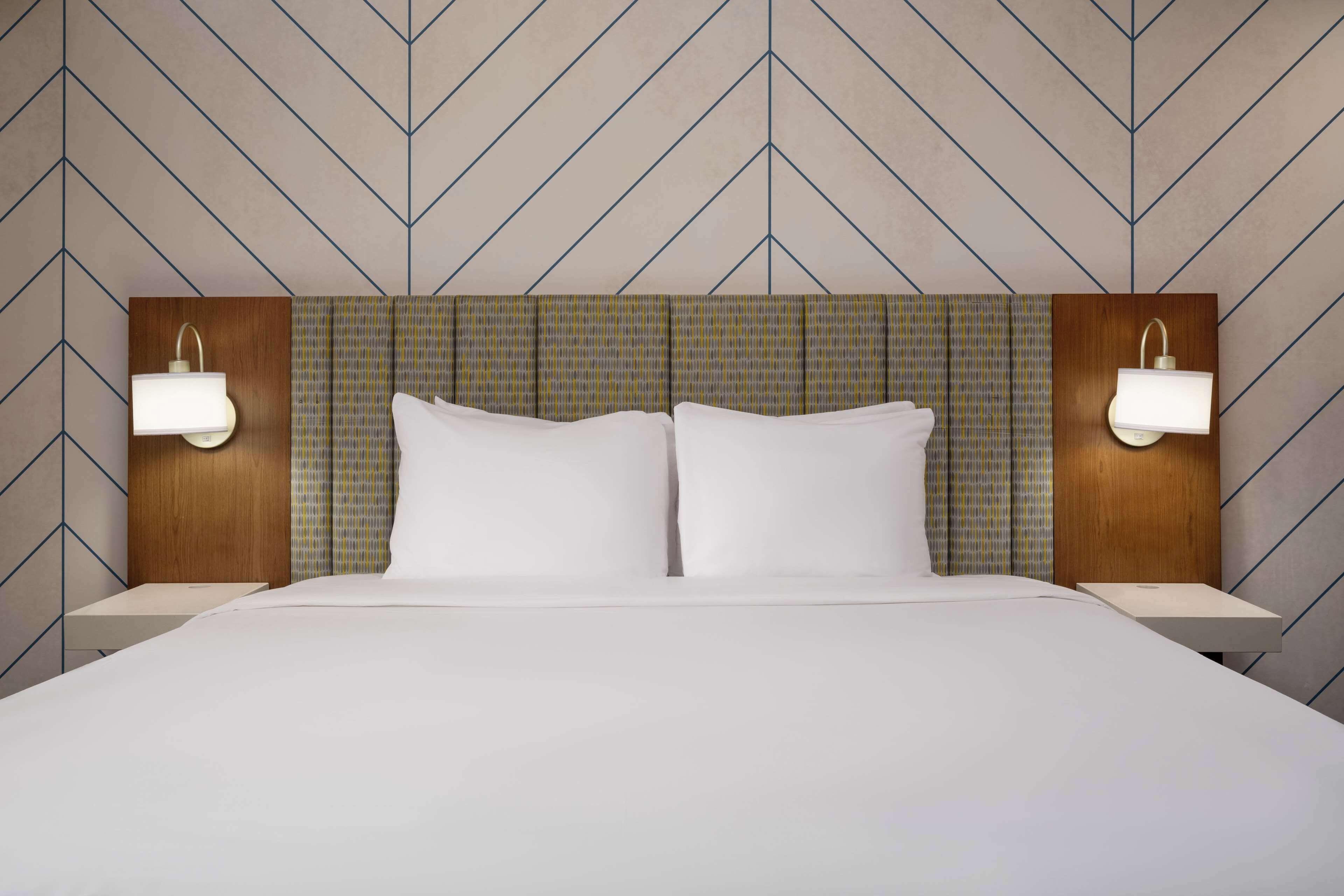 The Nedia, BW Signature Collection