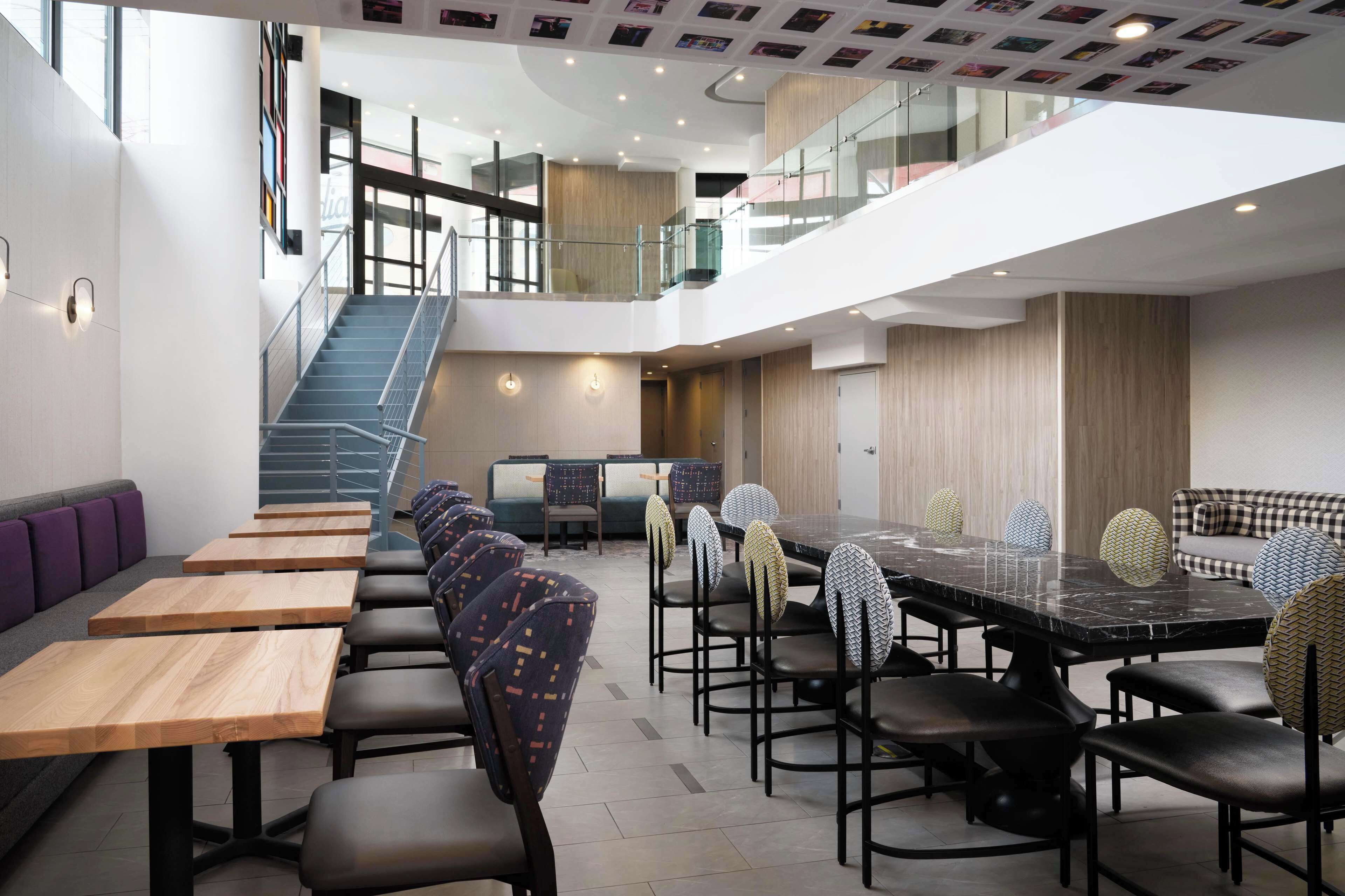 The Nedia, BW Signature Collection