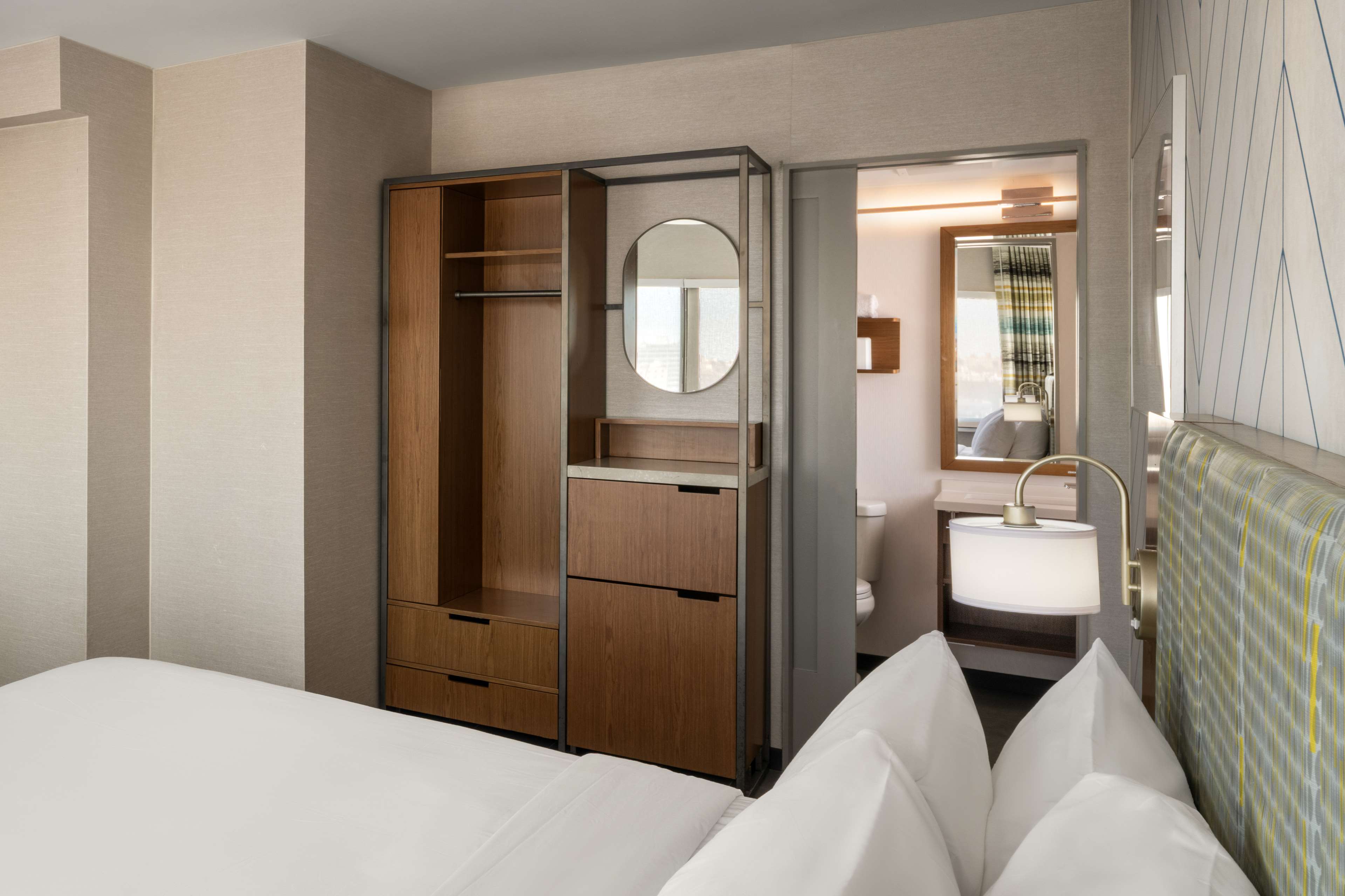 The Nedia, BW Signature Collection