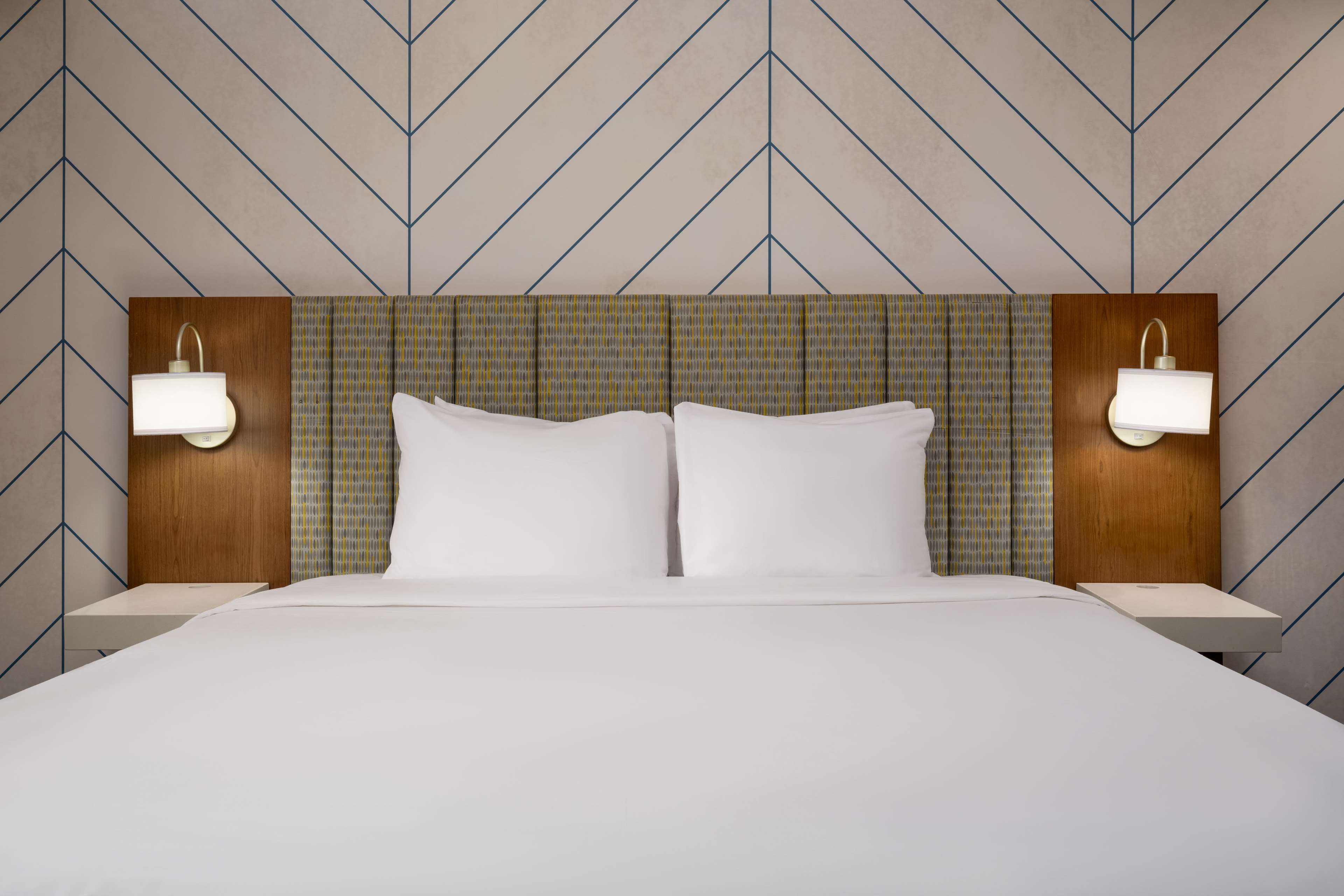 The Nedia, BW Signature Collection