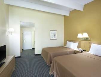 Howard Johnson by Wyndham Newburgh/West Point