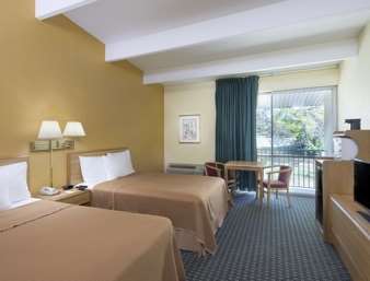 Howard Johnson by Wyndham Newburgh/West Point