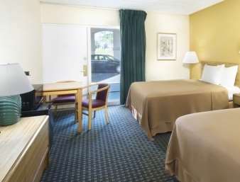 Howard Johnson by Wyndham Newburgh/West Point