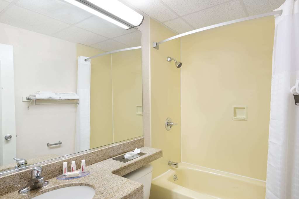 Howard Johnson by Wyndham Newburgh/West Point