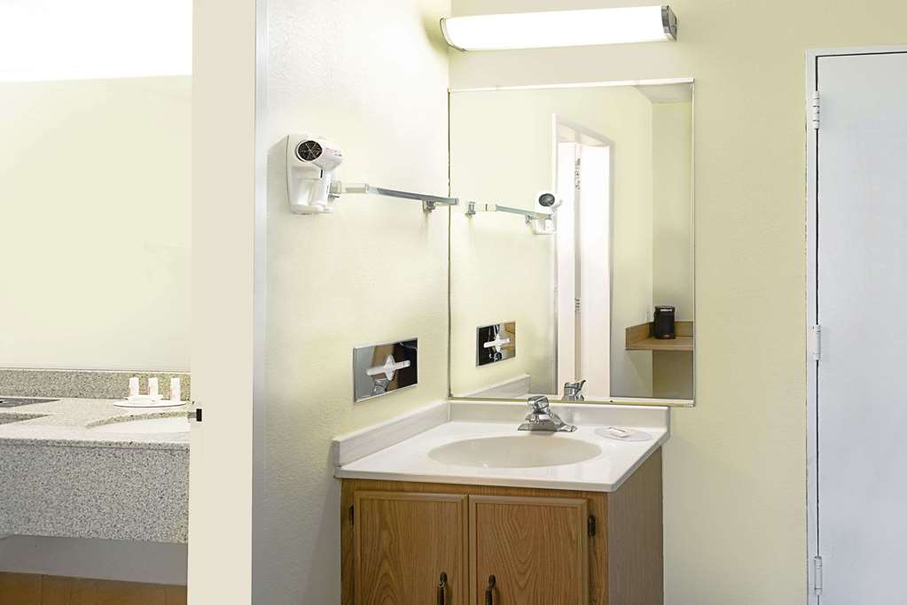 Howard Johnson by Wyndham Newburgh/West Point