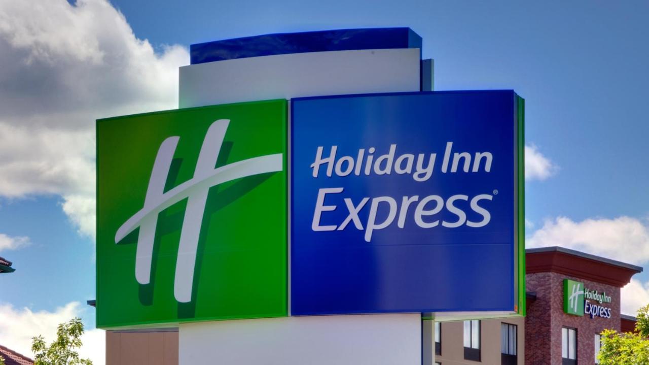 Holiday Inn Express Bronx NYC Stadium Area