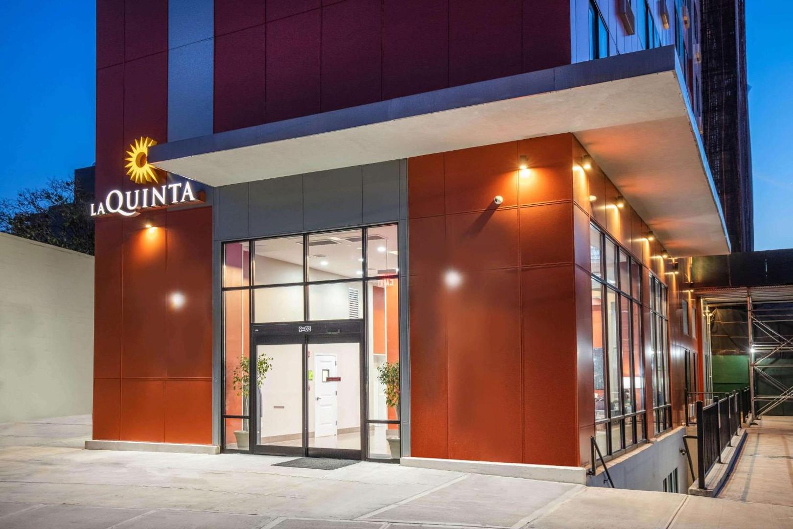 La Quinta Inn and Suites by Wyndham Long Island City