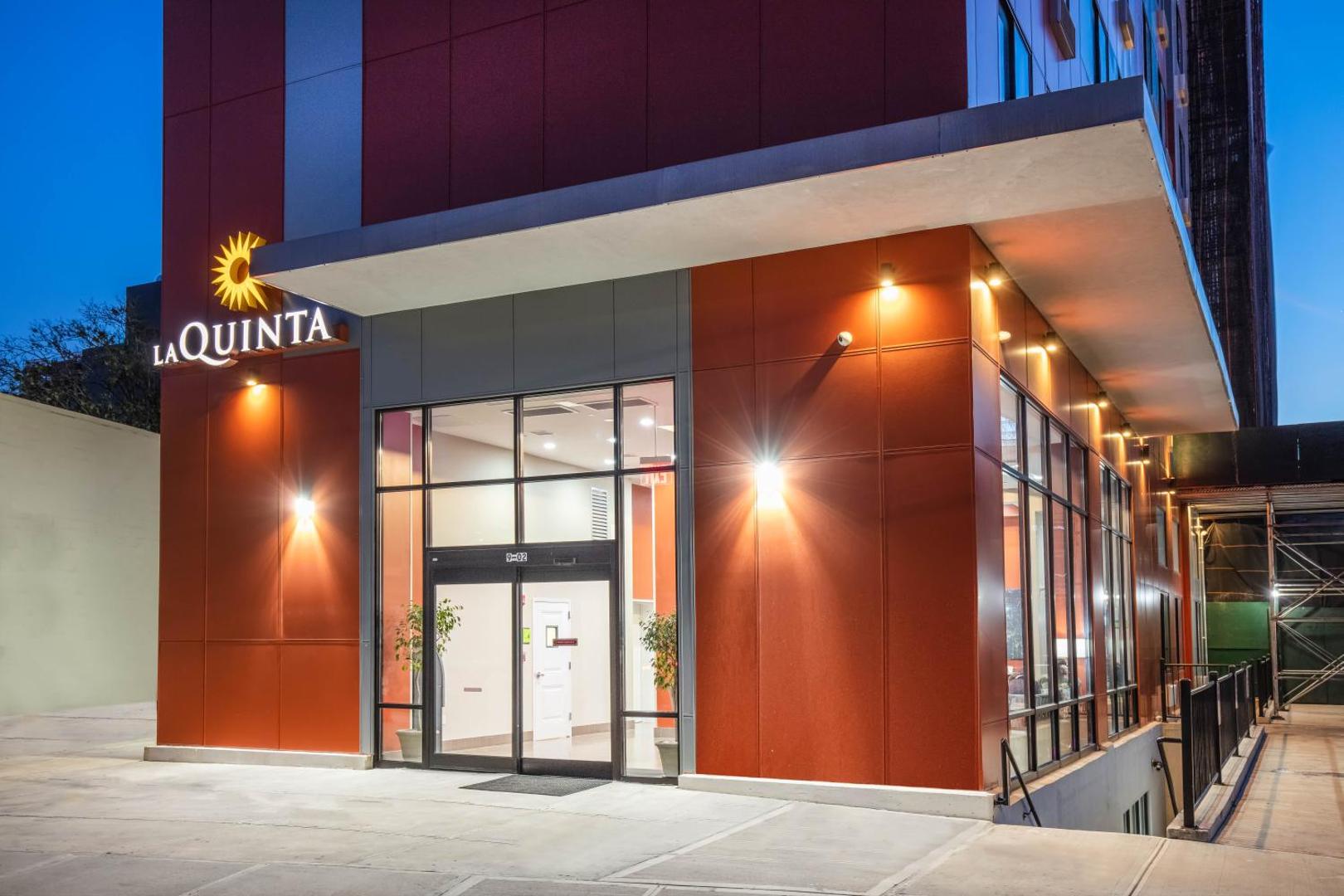 La Quinta Inn and Suites by Wyndham Long Island City