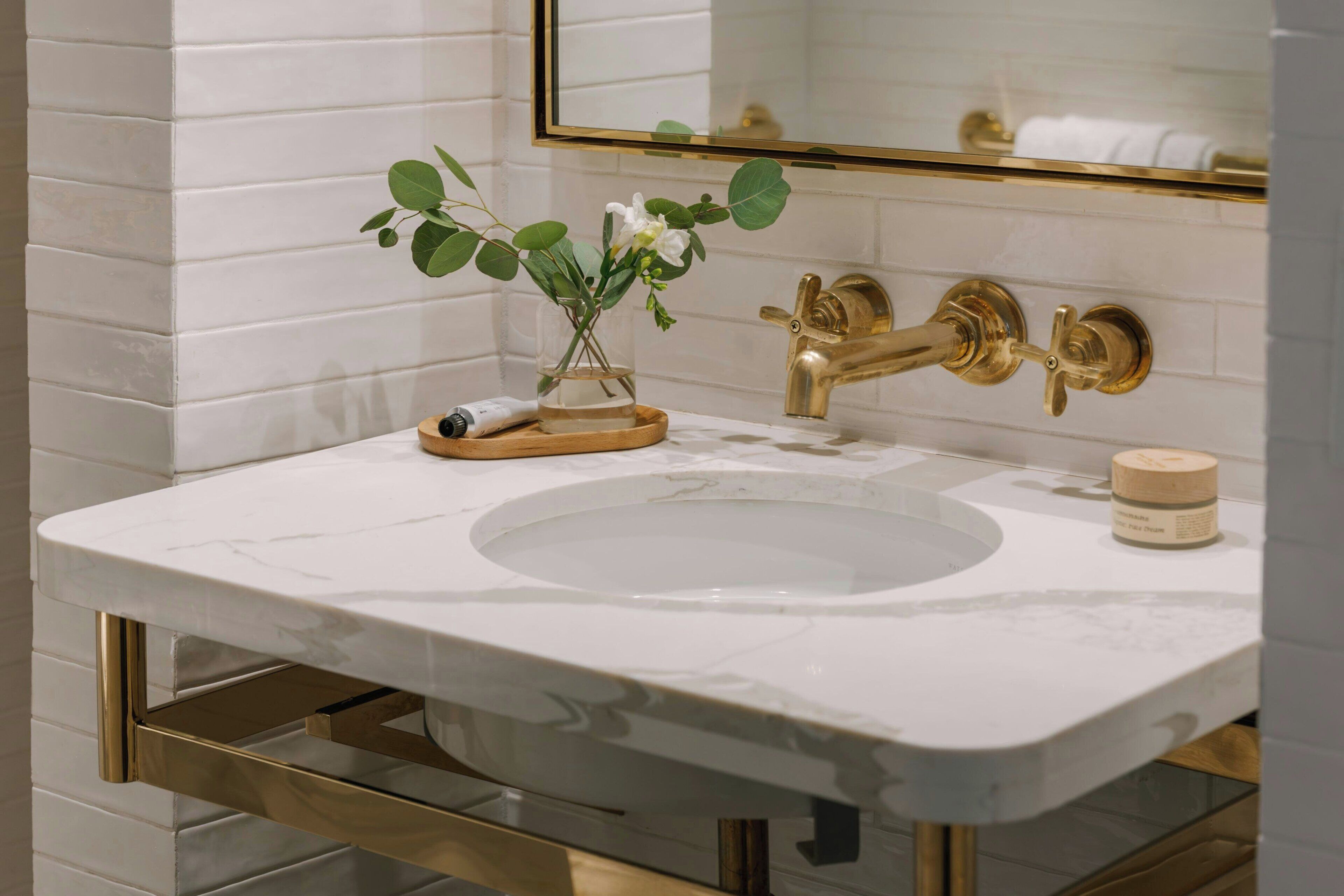 The Merchant Hotel, Sonder