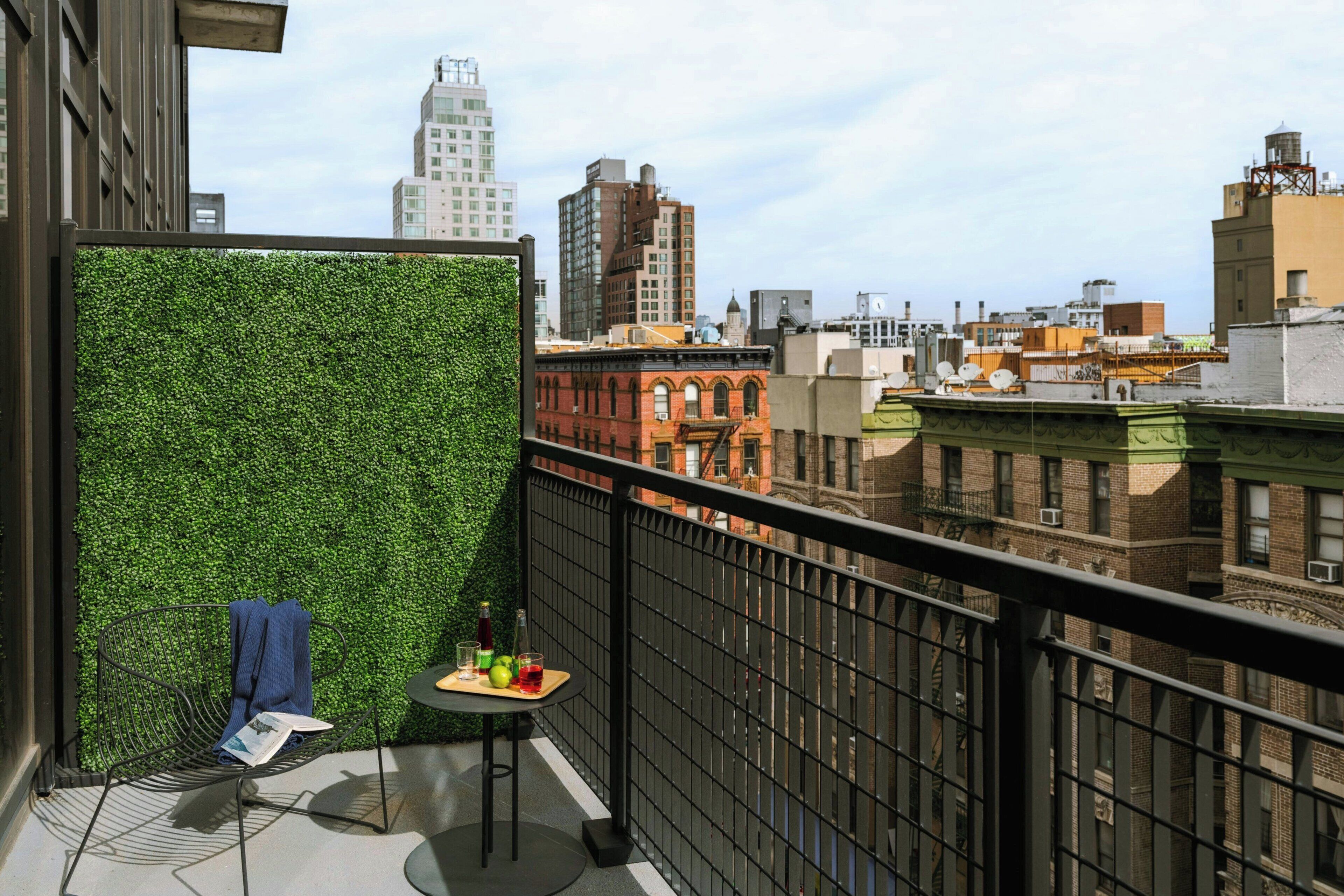 The Merchant Hotel, Sonder