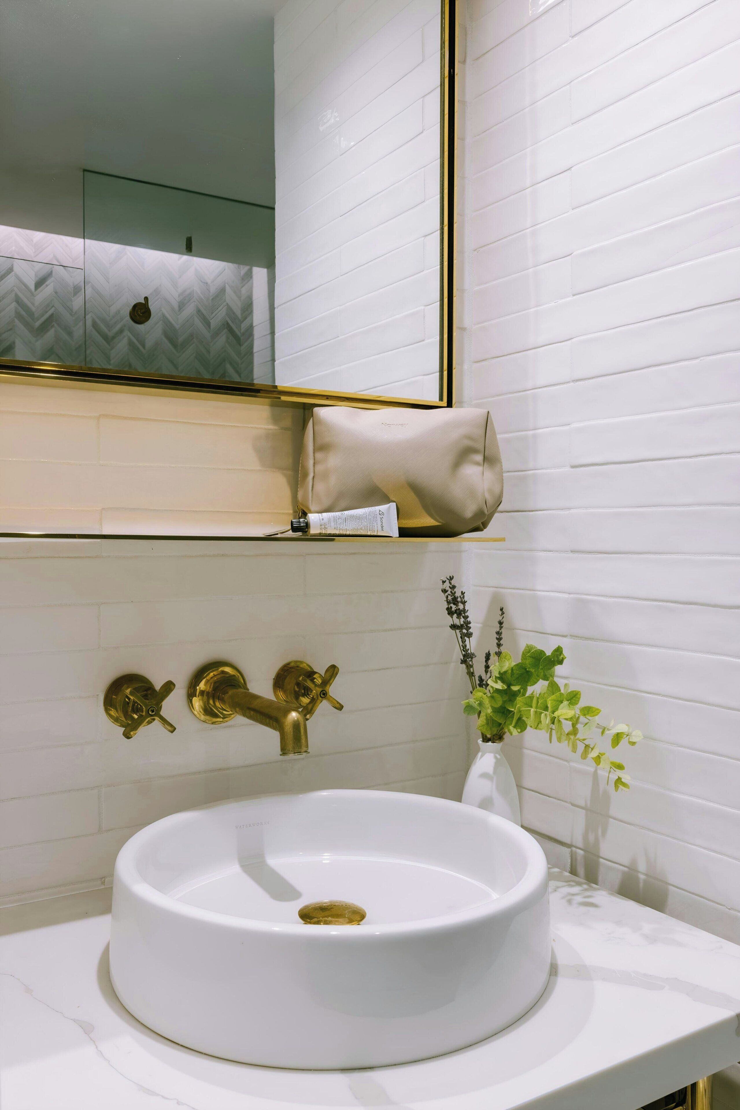 The Merchant Hotel, Sonder