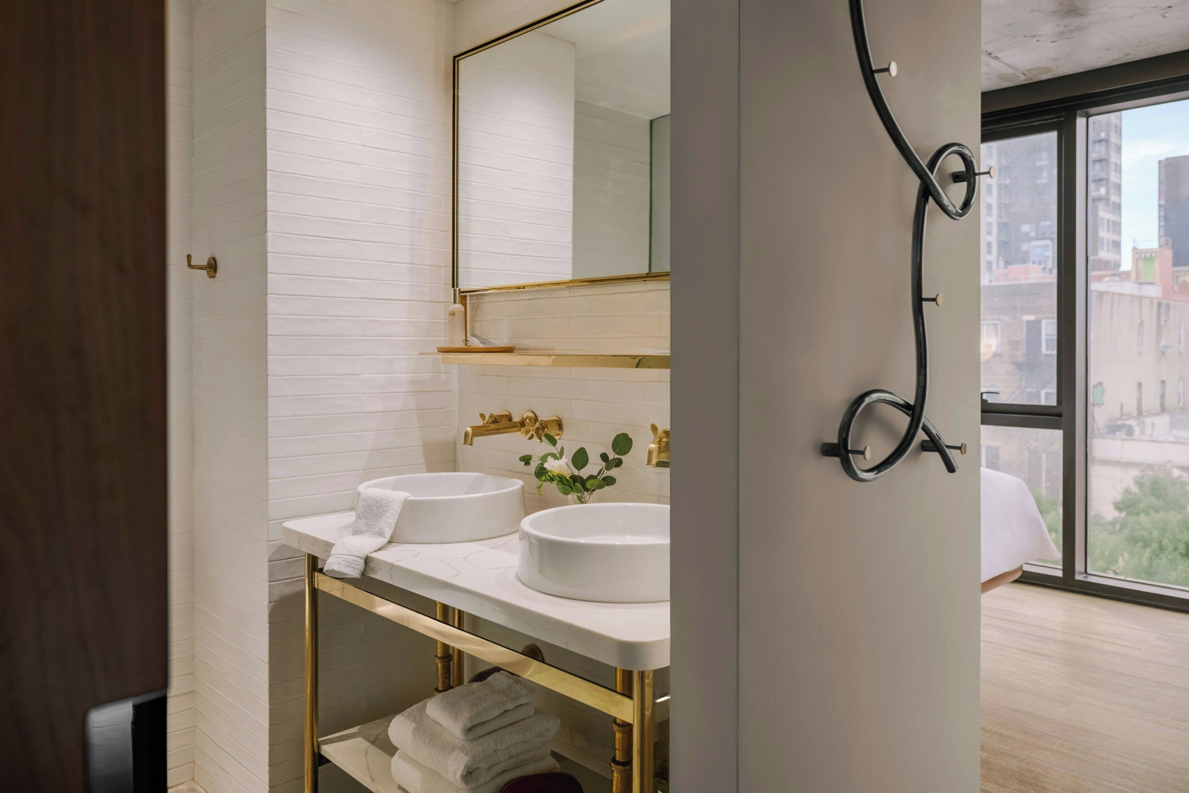 The Merchant Hotel, Sonder