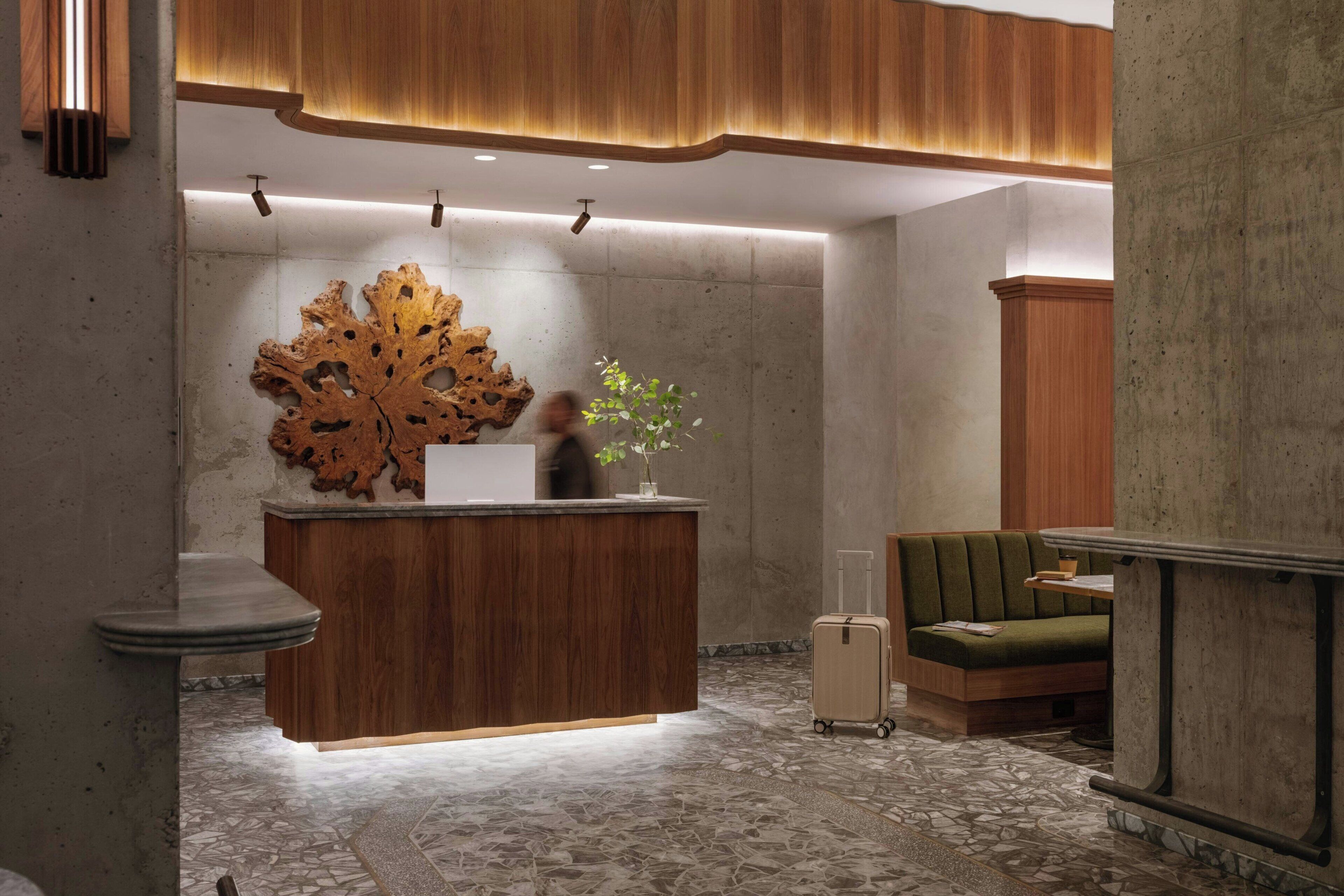 The Merchant Hotel, Sonder