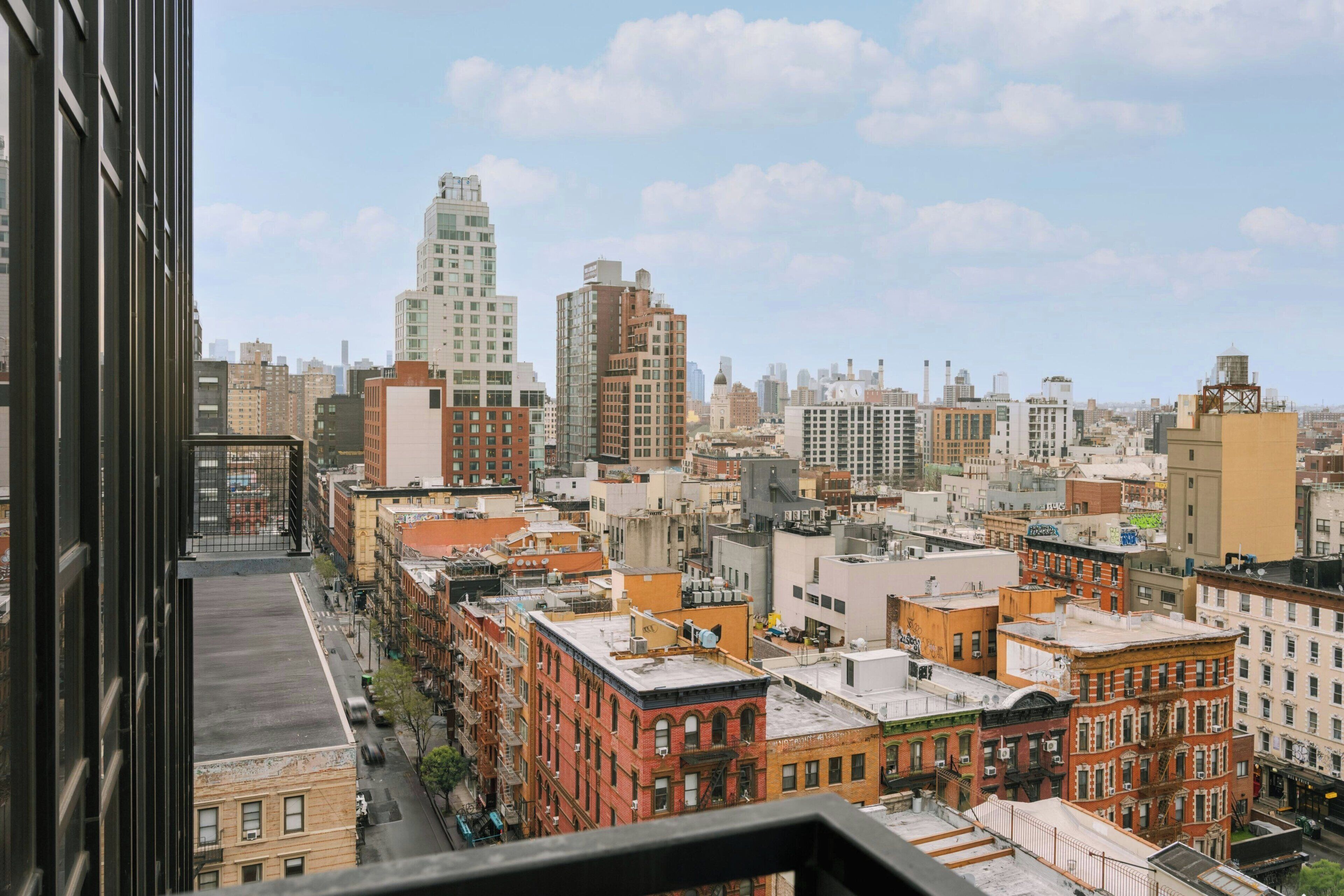 The Merchant Hotel, Sonder