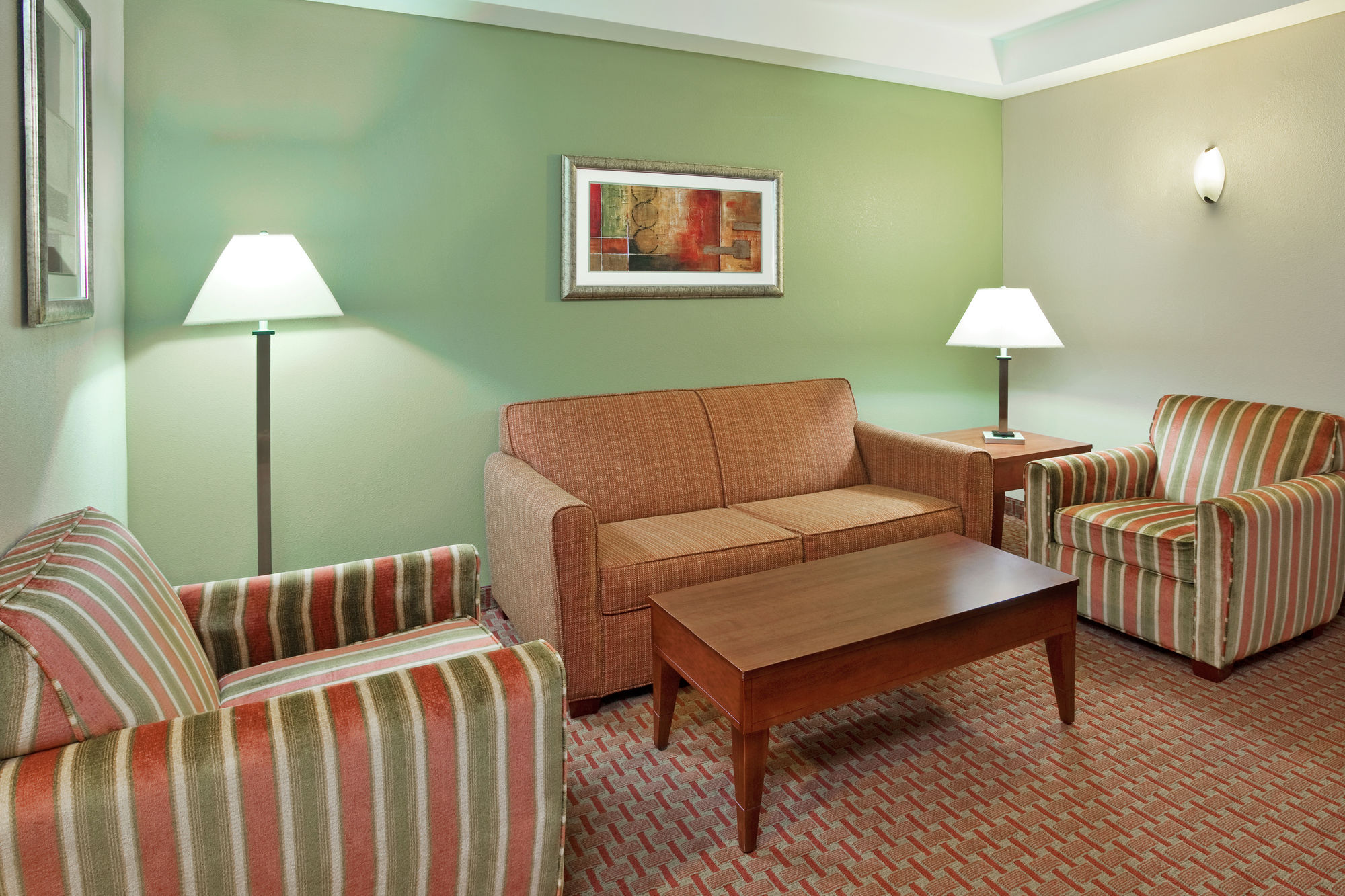 Holiday Inn Express & Suites Niagara Falls