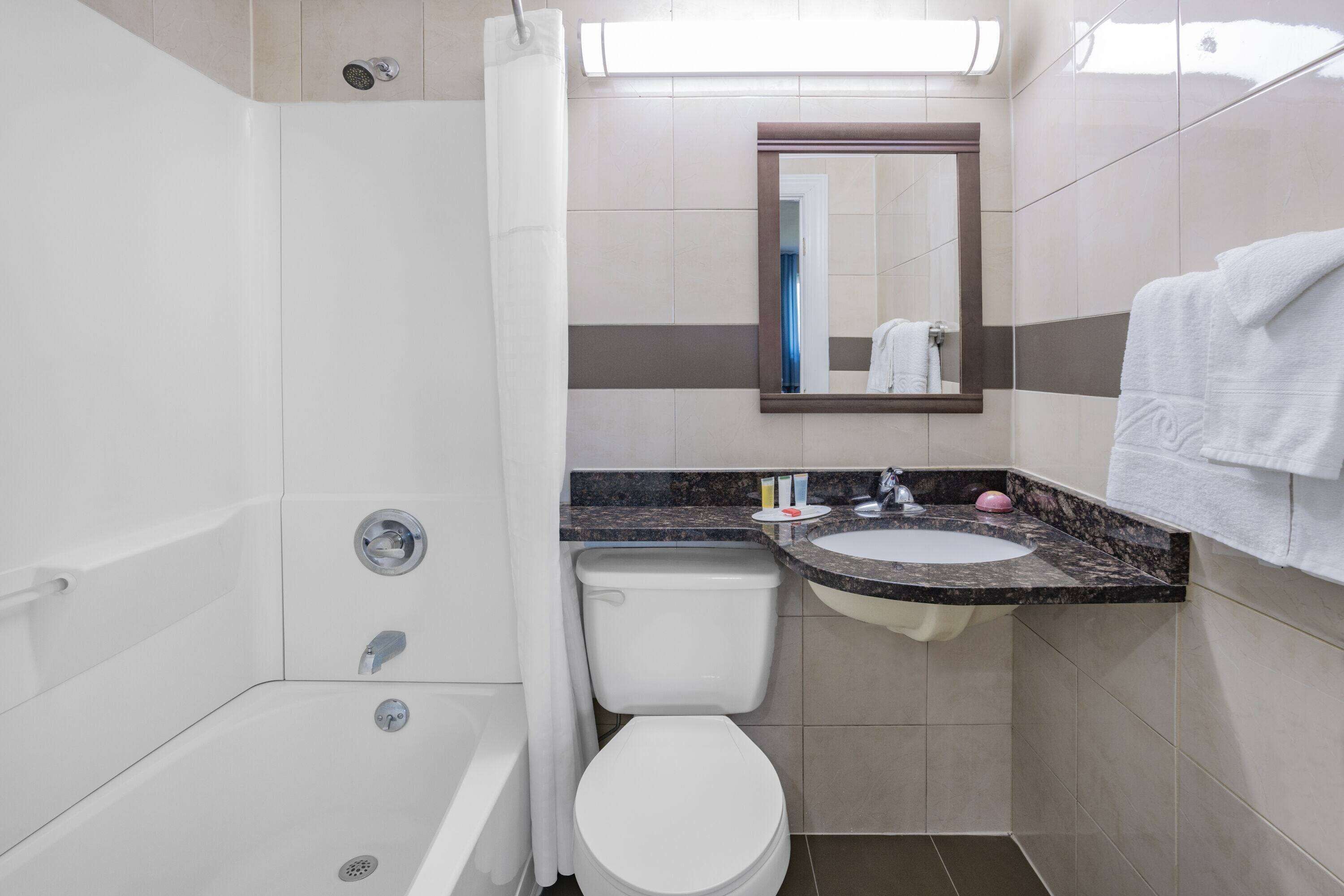 Super 8 by Wyndham Lindenhurst