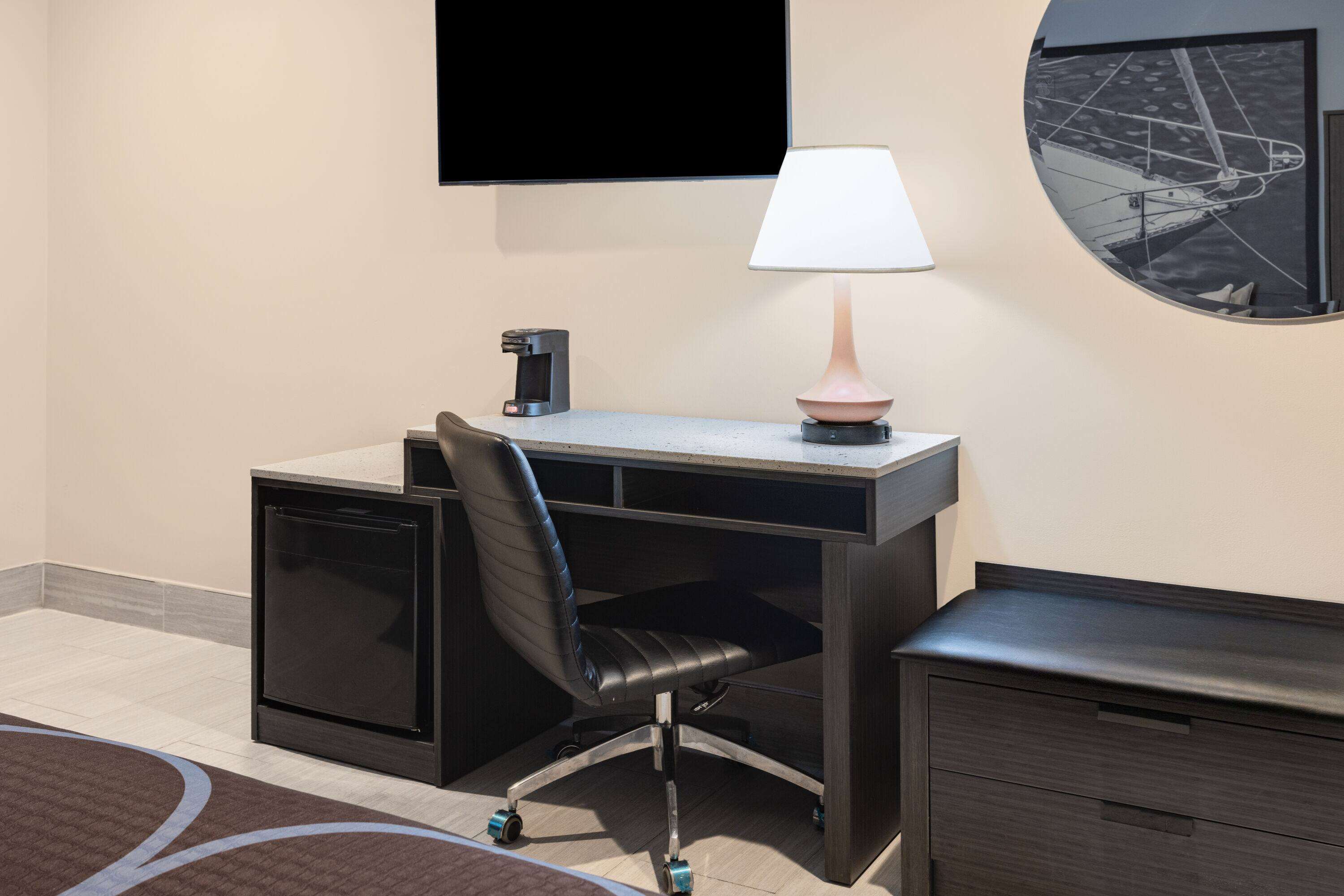 Super 8 by Wyndham Lindenhurst