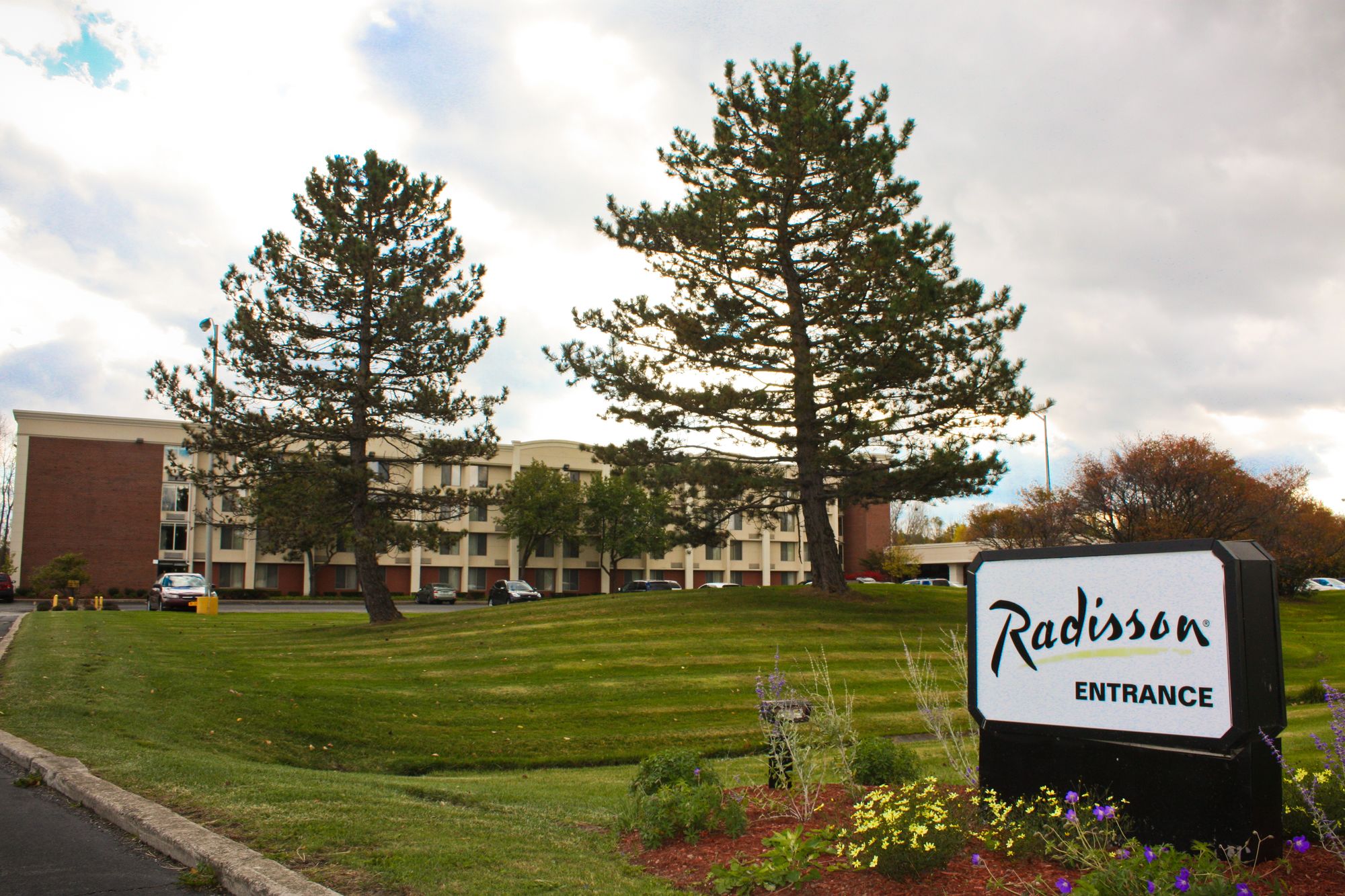 Radisson Rochester Airport