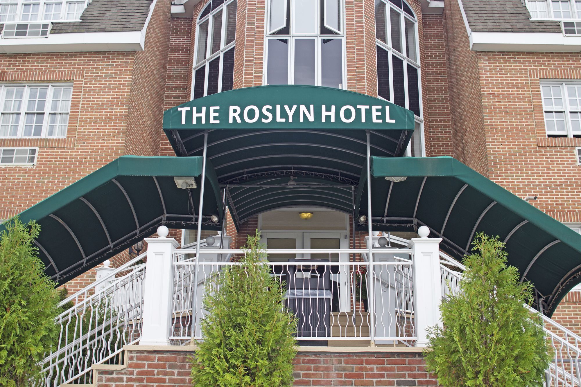The Roslyn, Tapestry Collection by Hilton