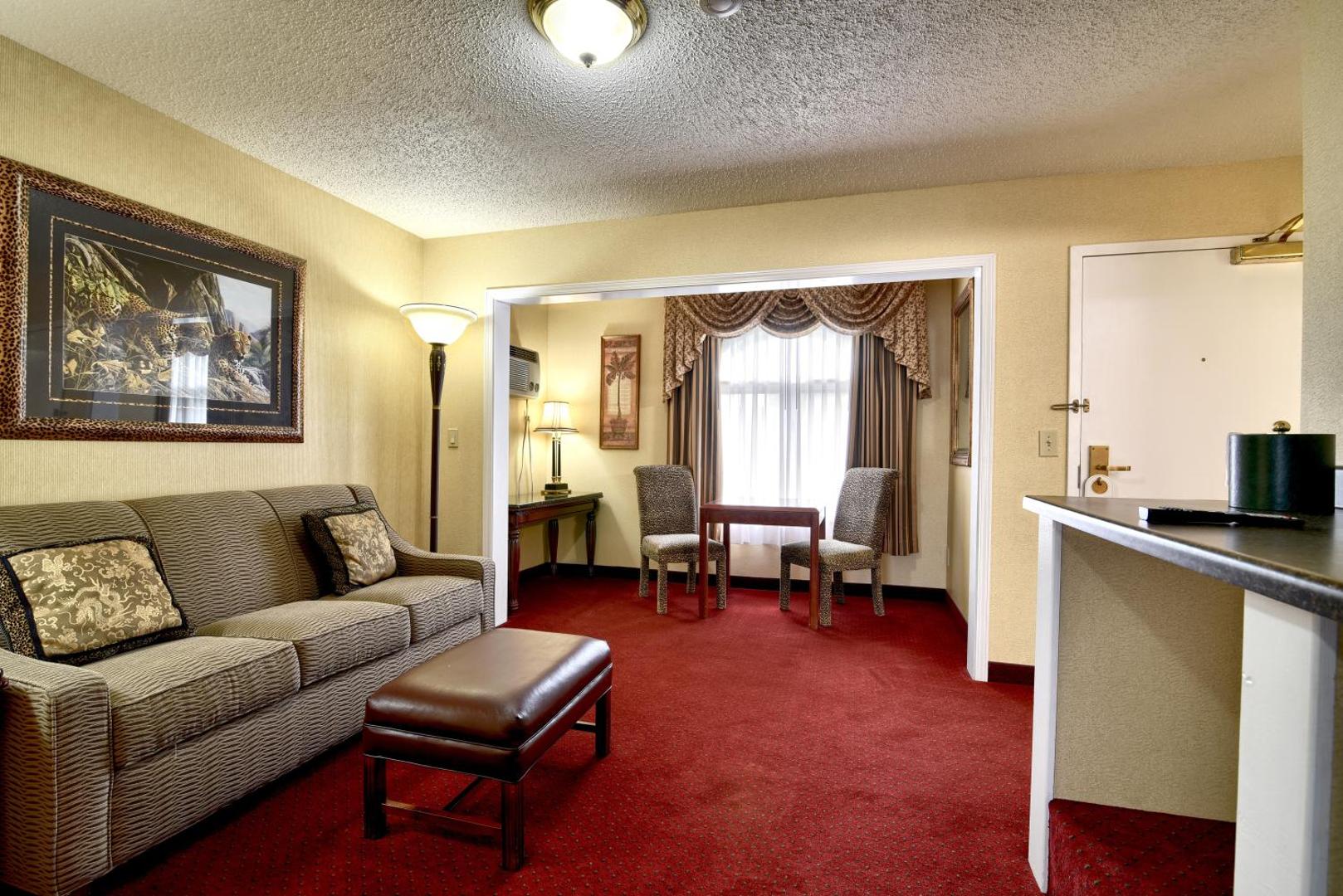 Roosevelt Inn & Suites