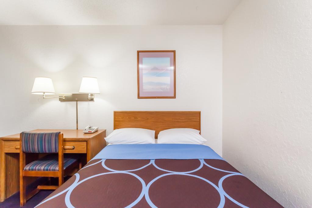 Super 8 by Wyndham Sidney NY