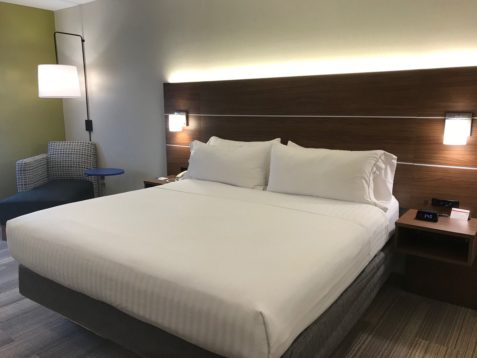 Holiday Inn Express & Suites Rochester-Victor