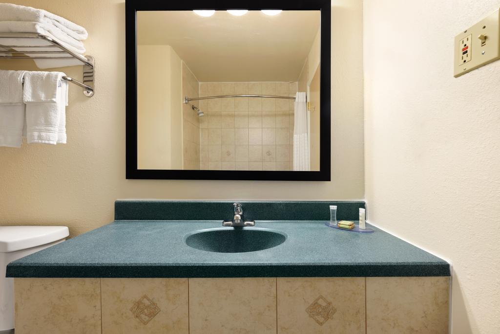 FairBridge Inn Express Buffalo Airport / Williamsville