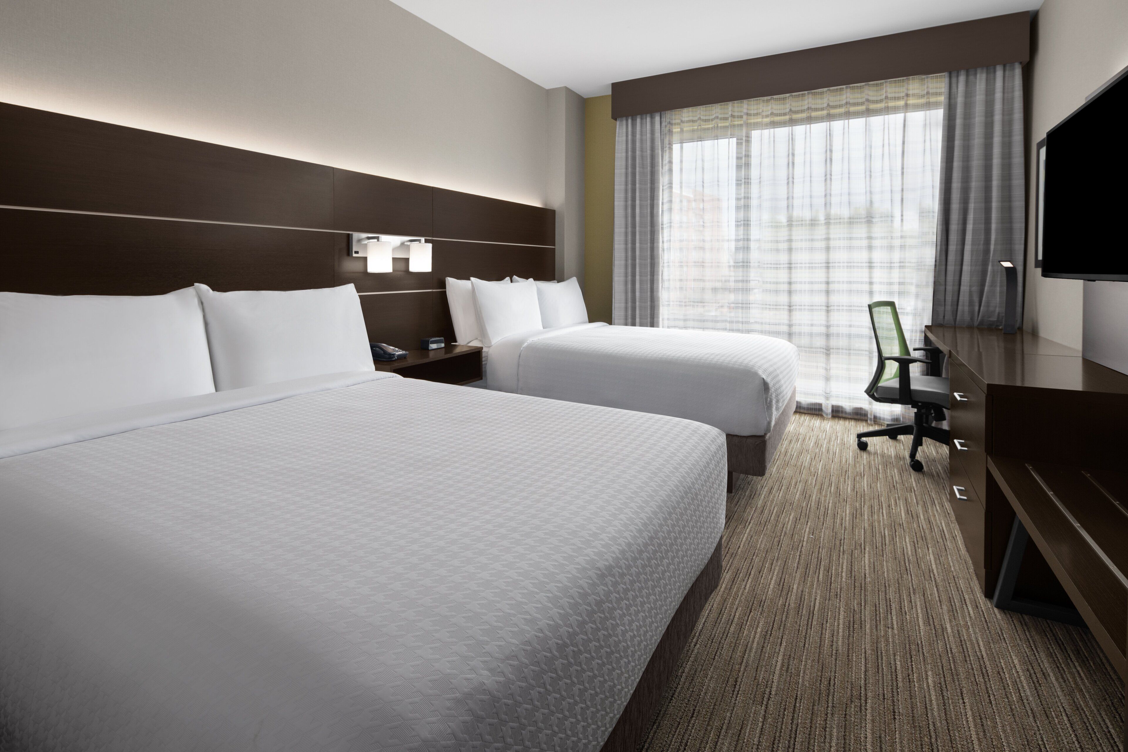 Holiday Inn Express & Suites Woodside Queens NYC